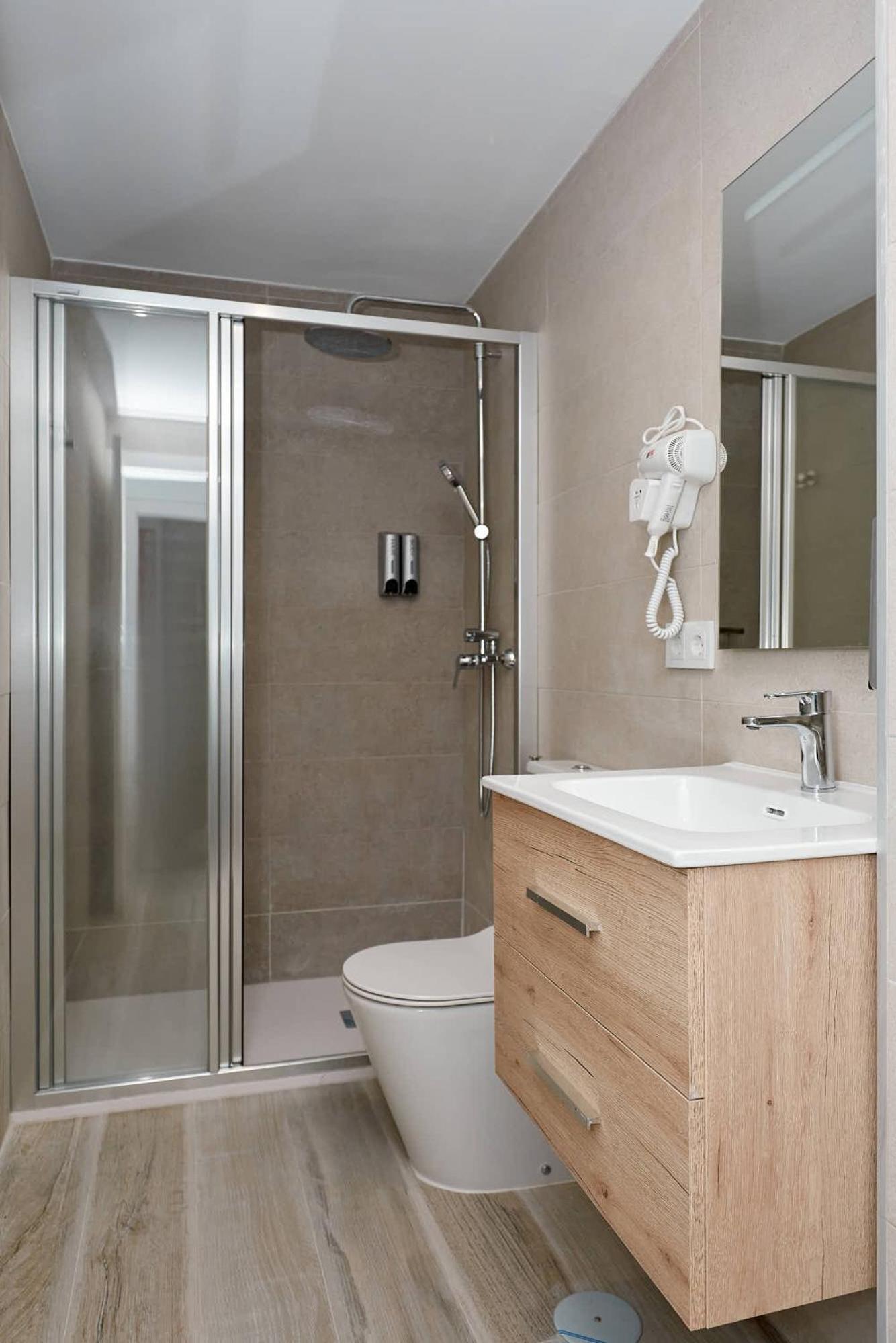 Double Room - Photo 13