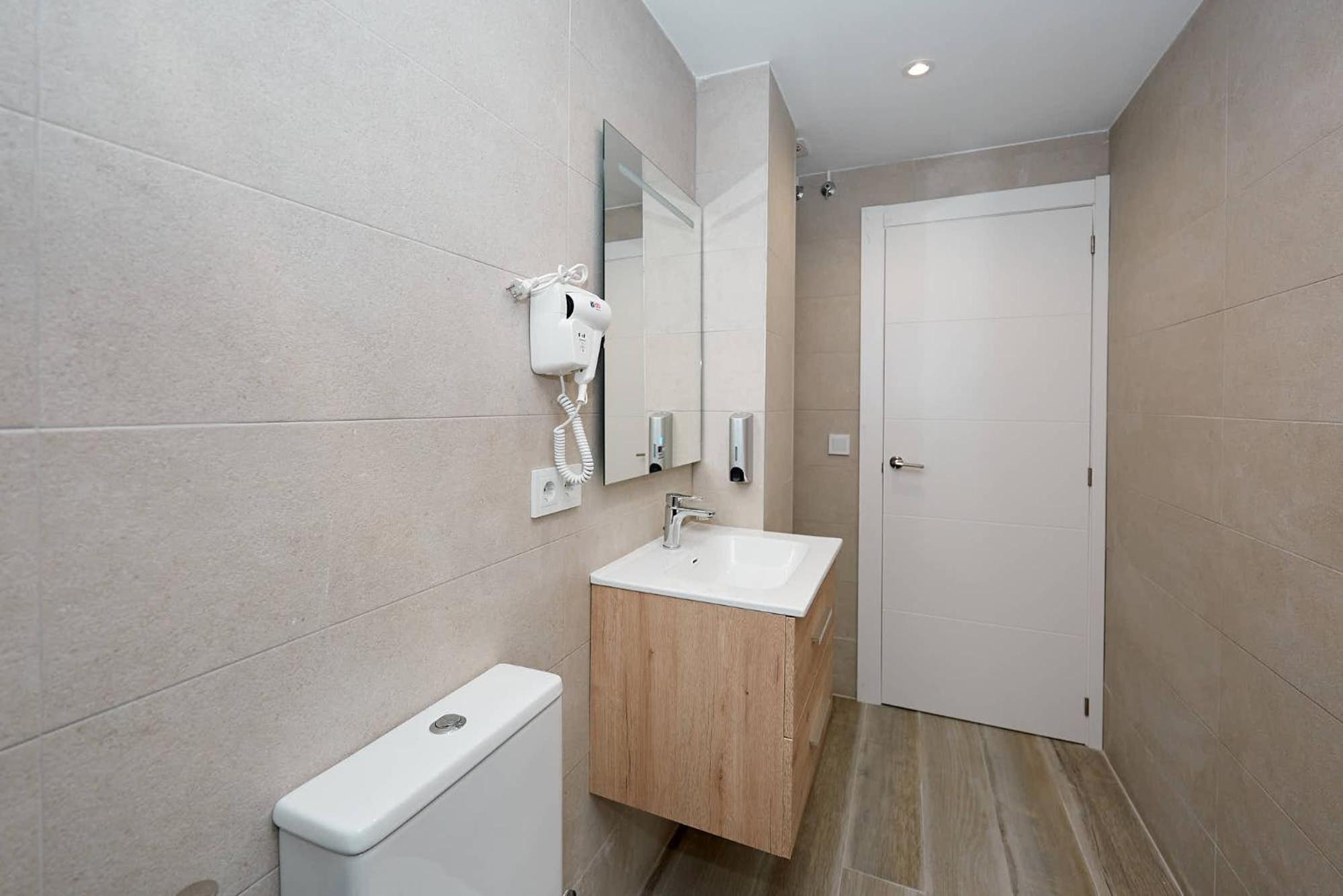 Double Room - Photo 12