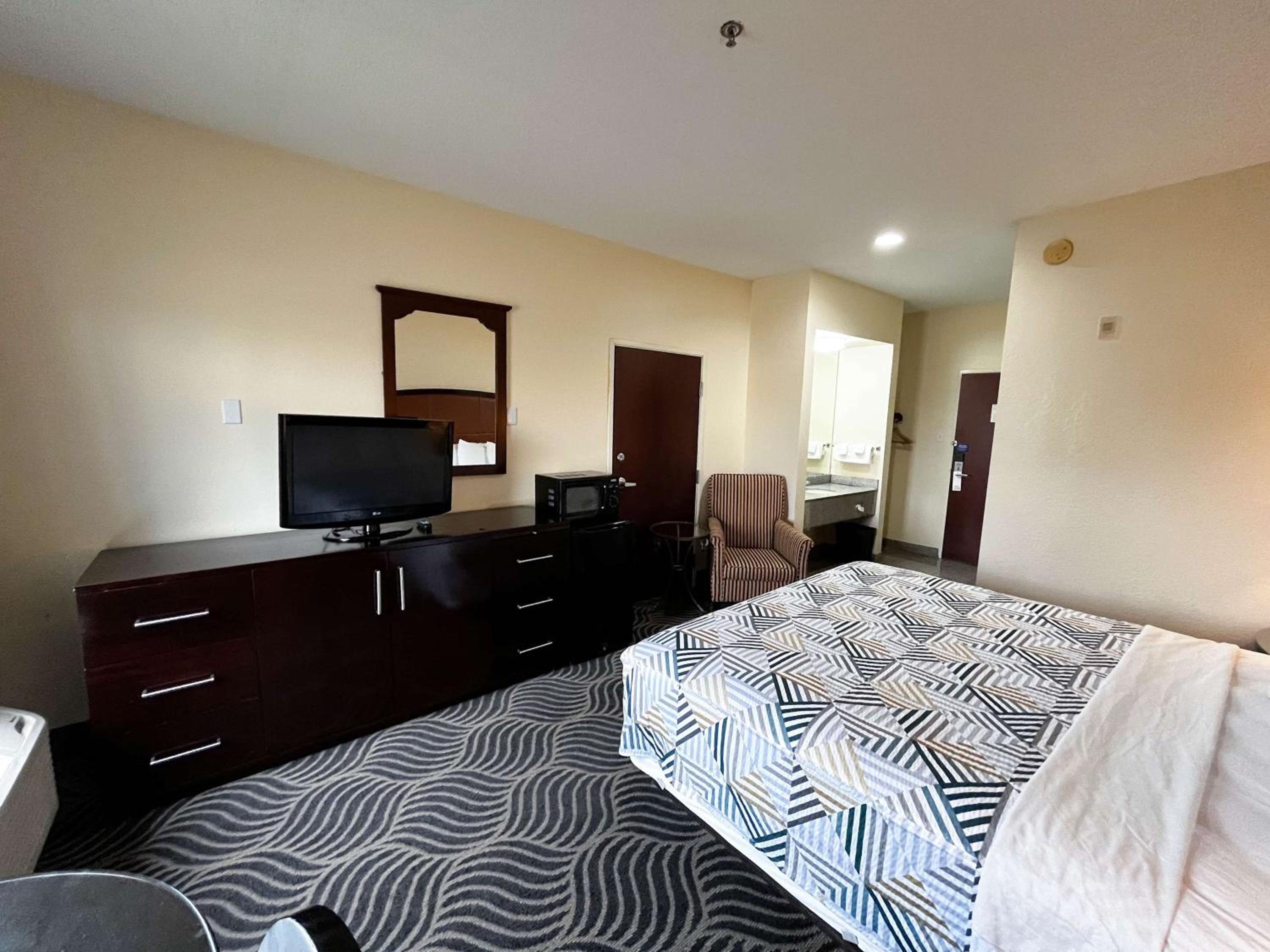 Standard King Room - Non-Smoking  photo 2