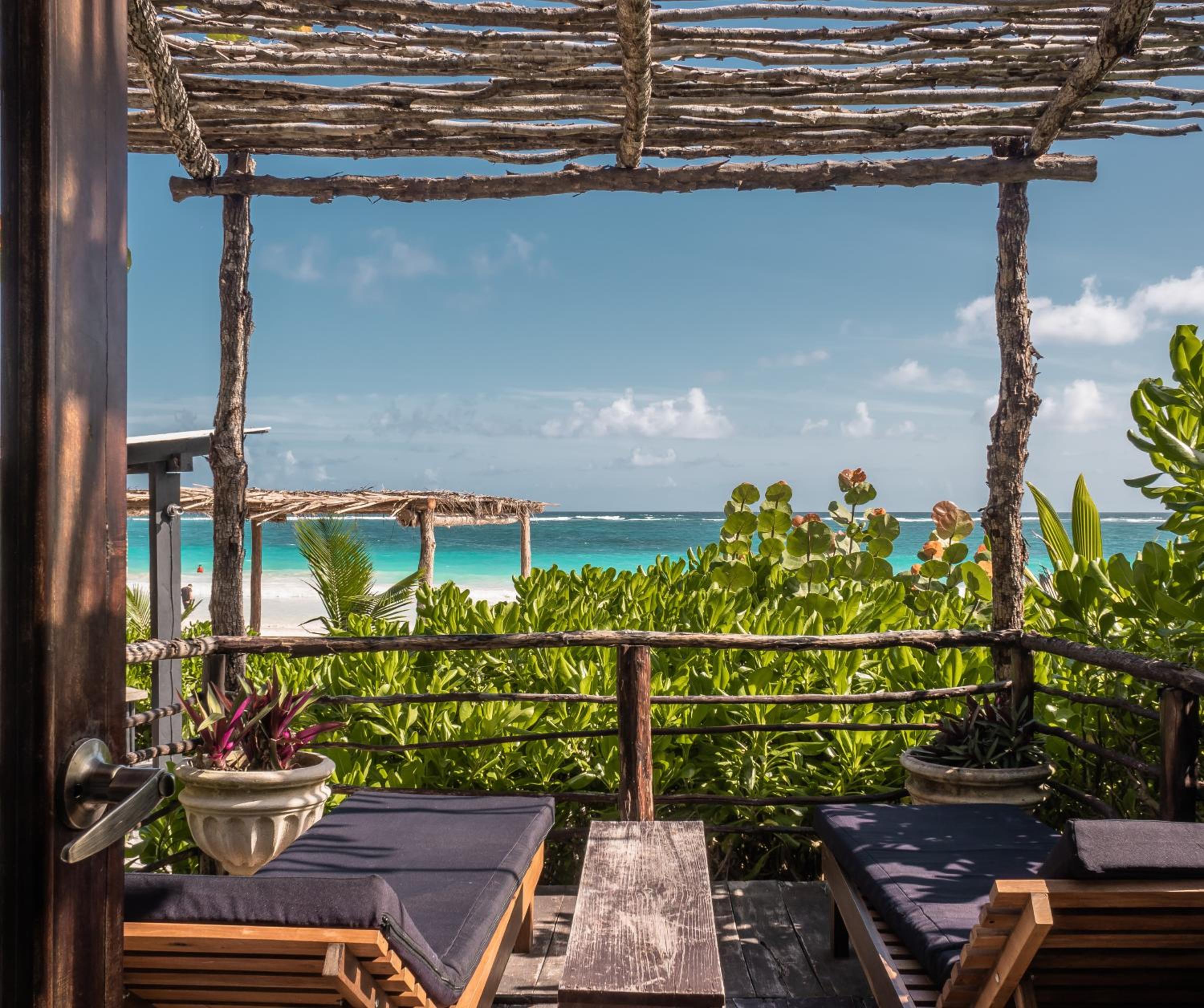 Double Room with Balcony and Sea View - Photo 12