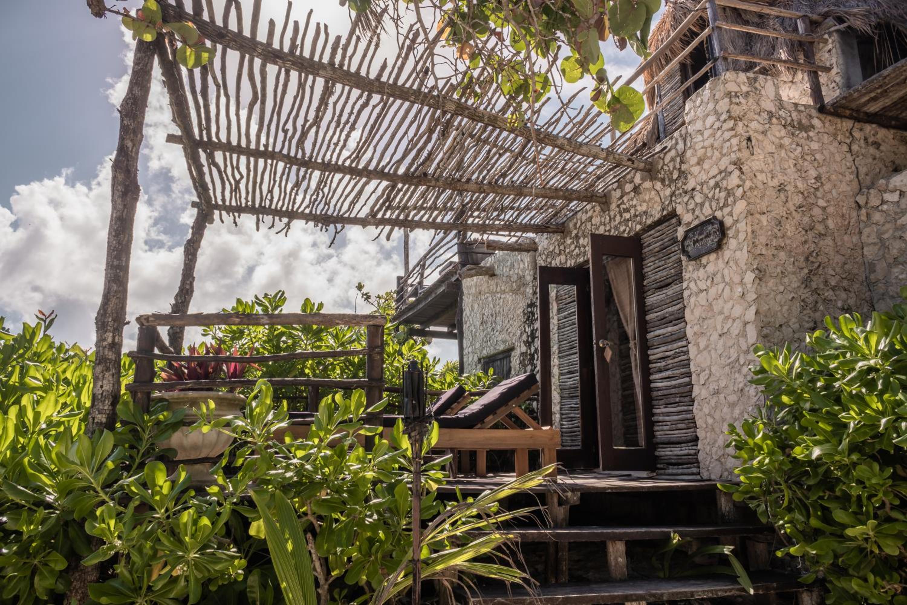Double Room with Balcony and Sea View - Photo 7