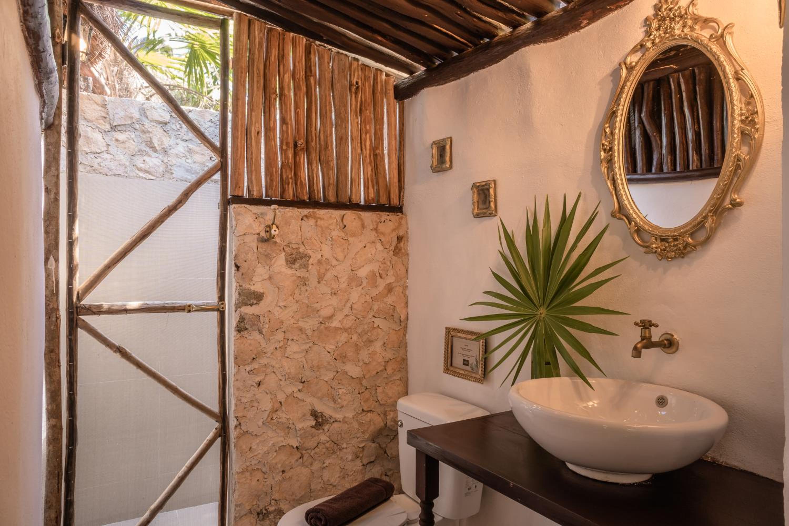 Double Room with Private Bathroom - Photo 4