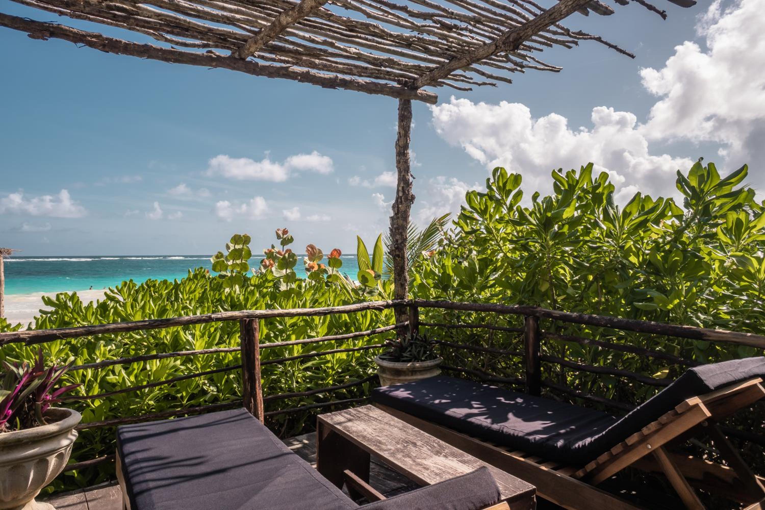 Double Room with Balcony and Sea View - Photo 10