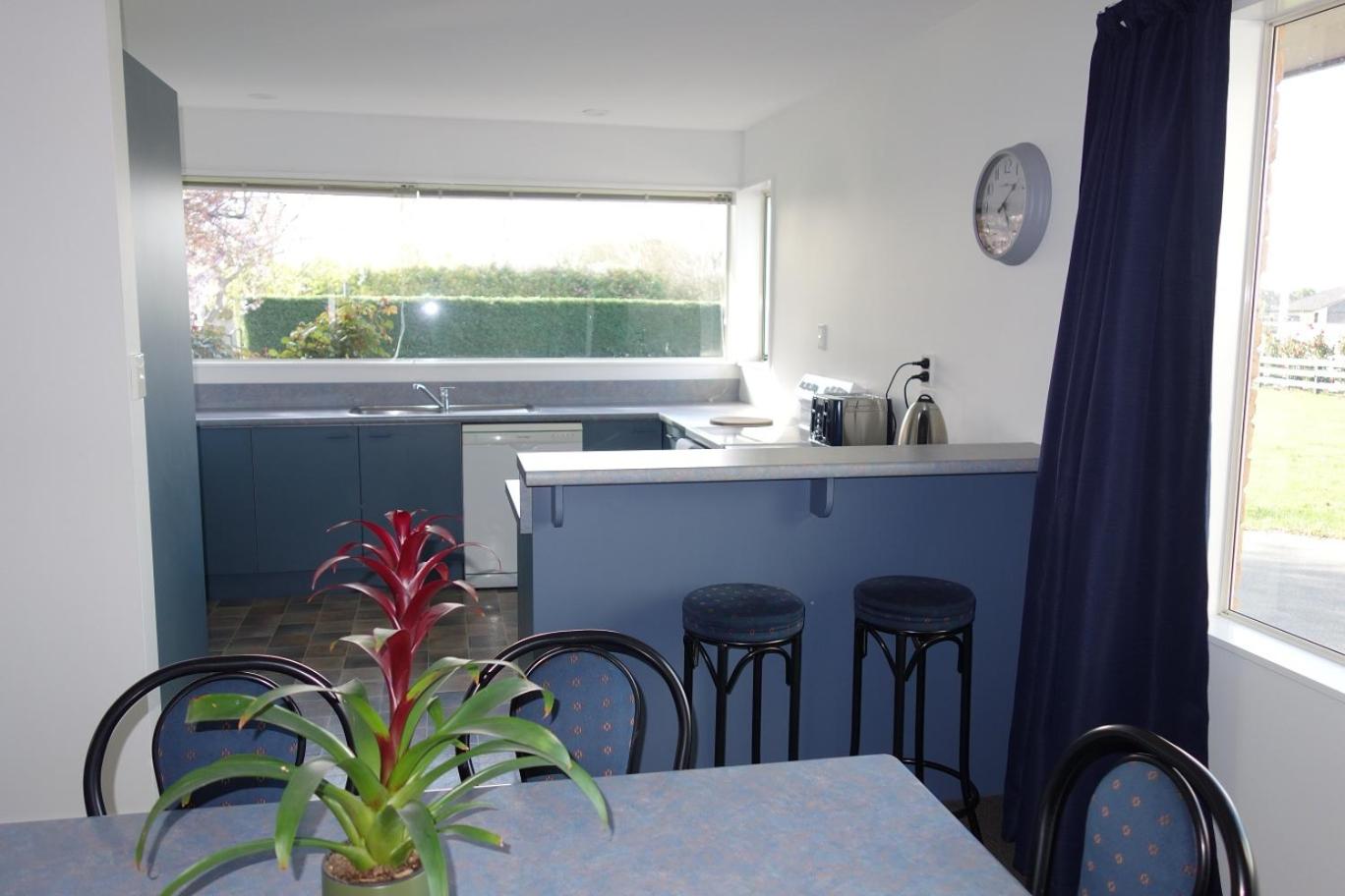 Three-Bedroom Townhouse - Photo 2