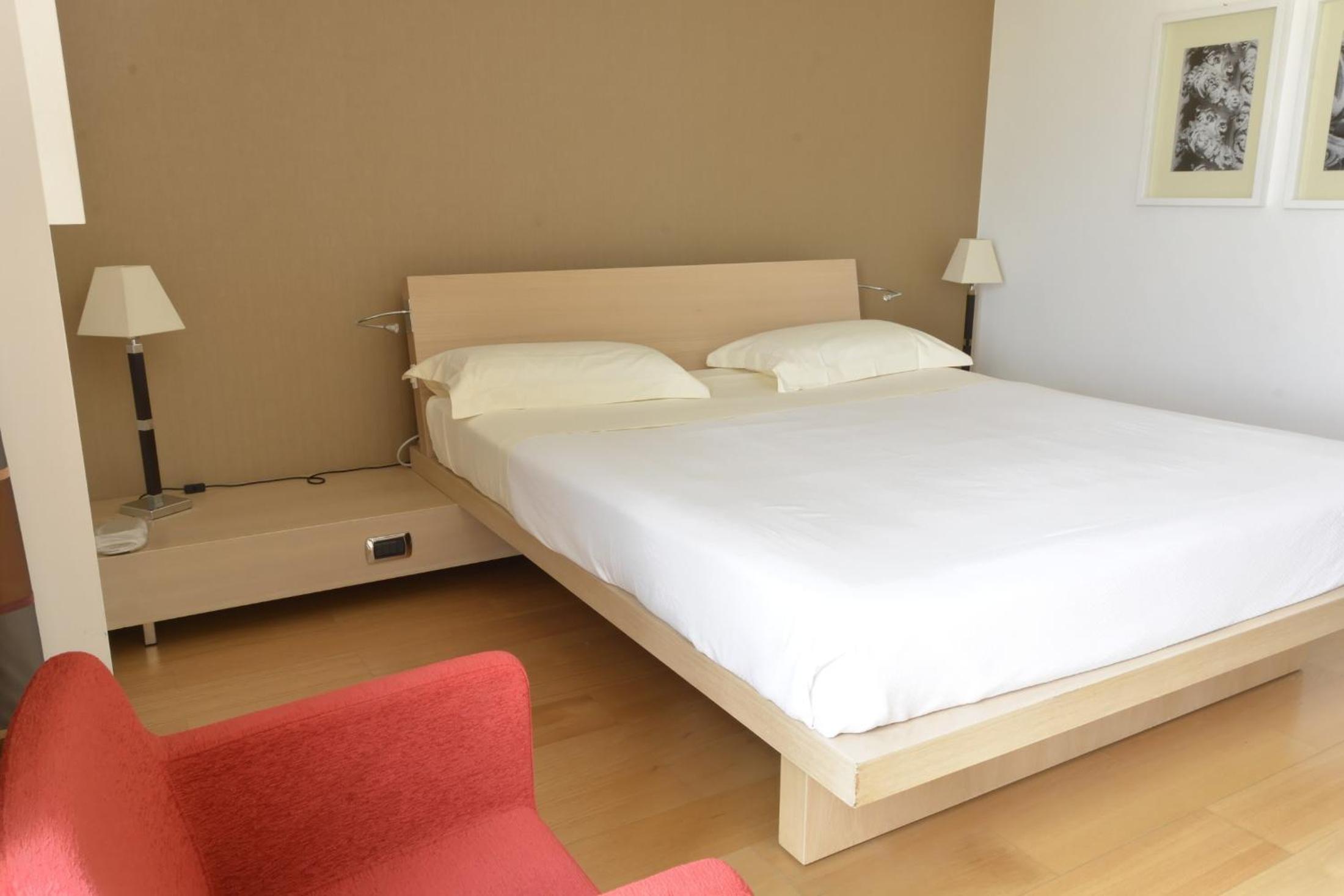 Superior Double or Twin Room - Photo 7