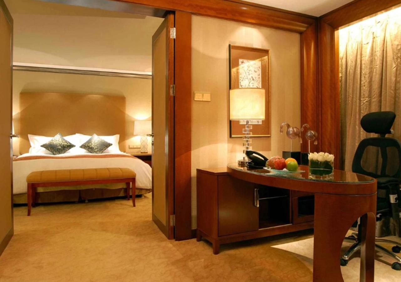 Prestige Suite with King Bed - Photo 2