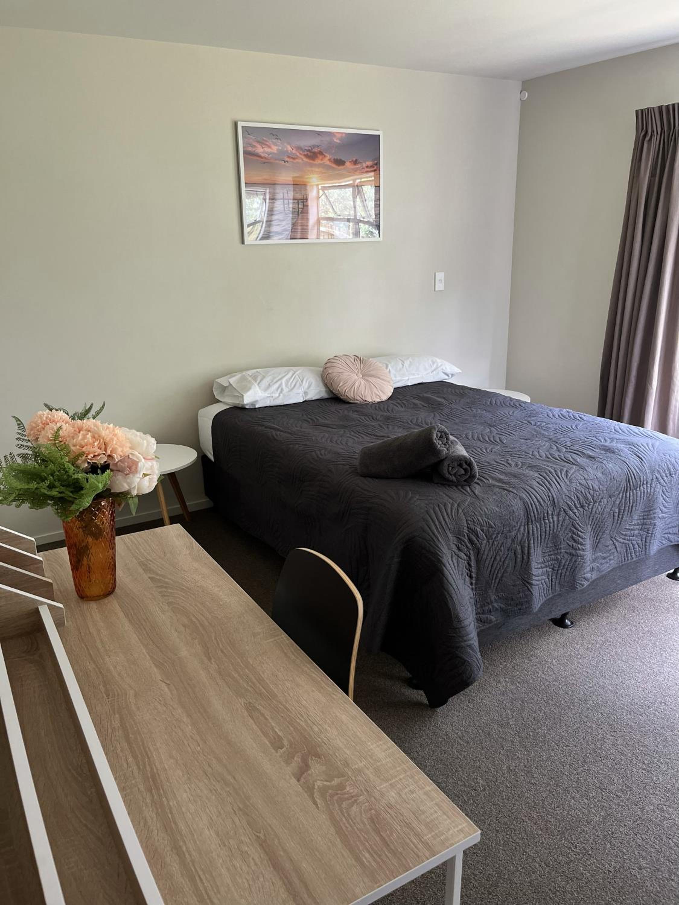 Six-Bedroom House photo 1