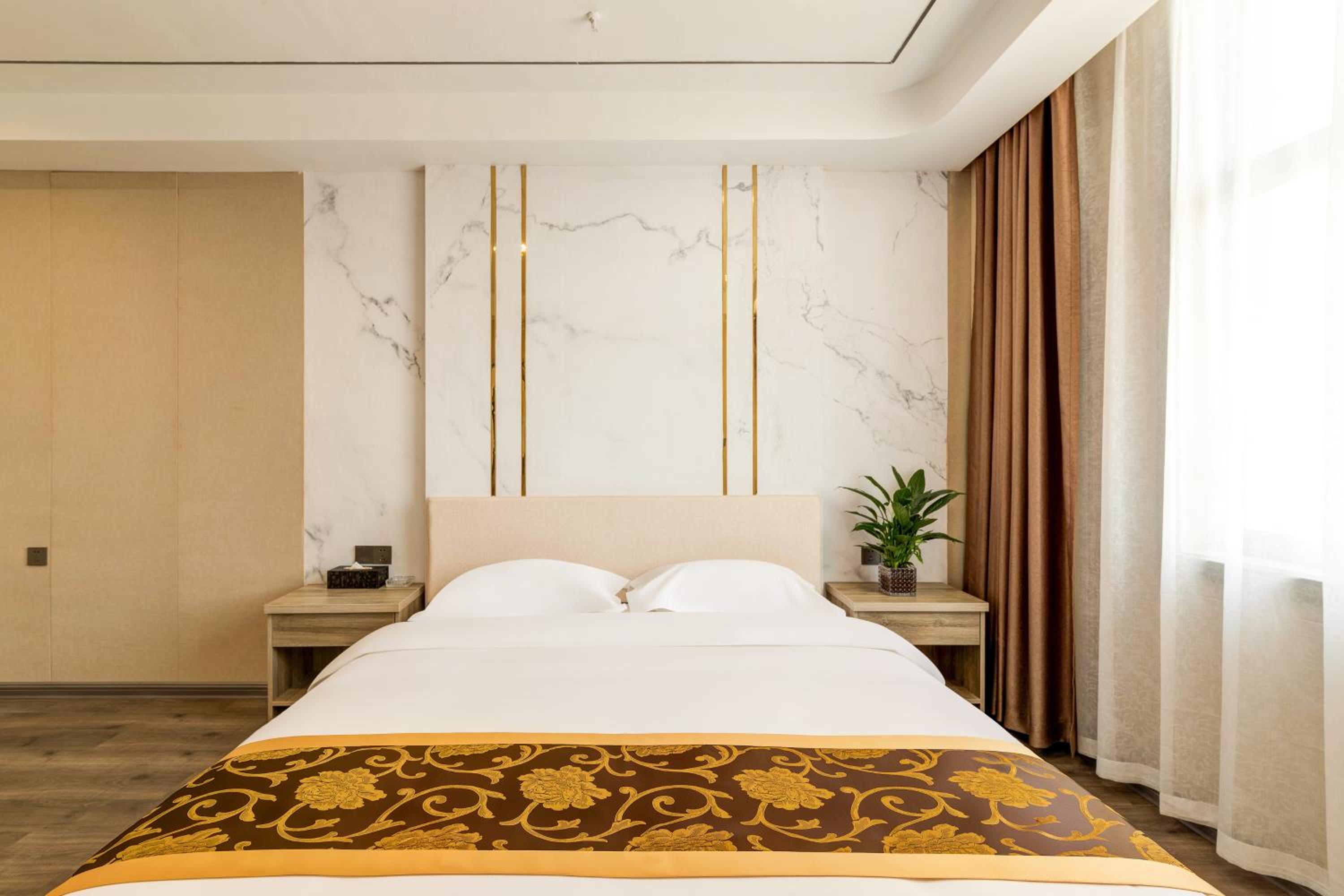 Deluxe Suite