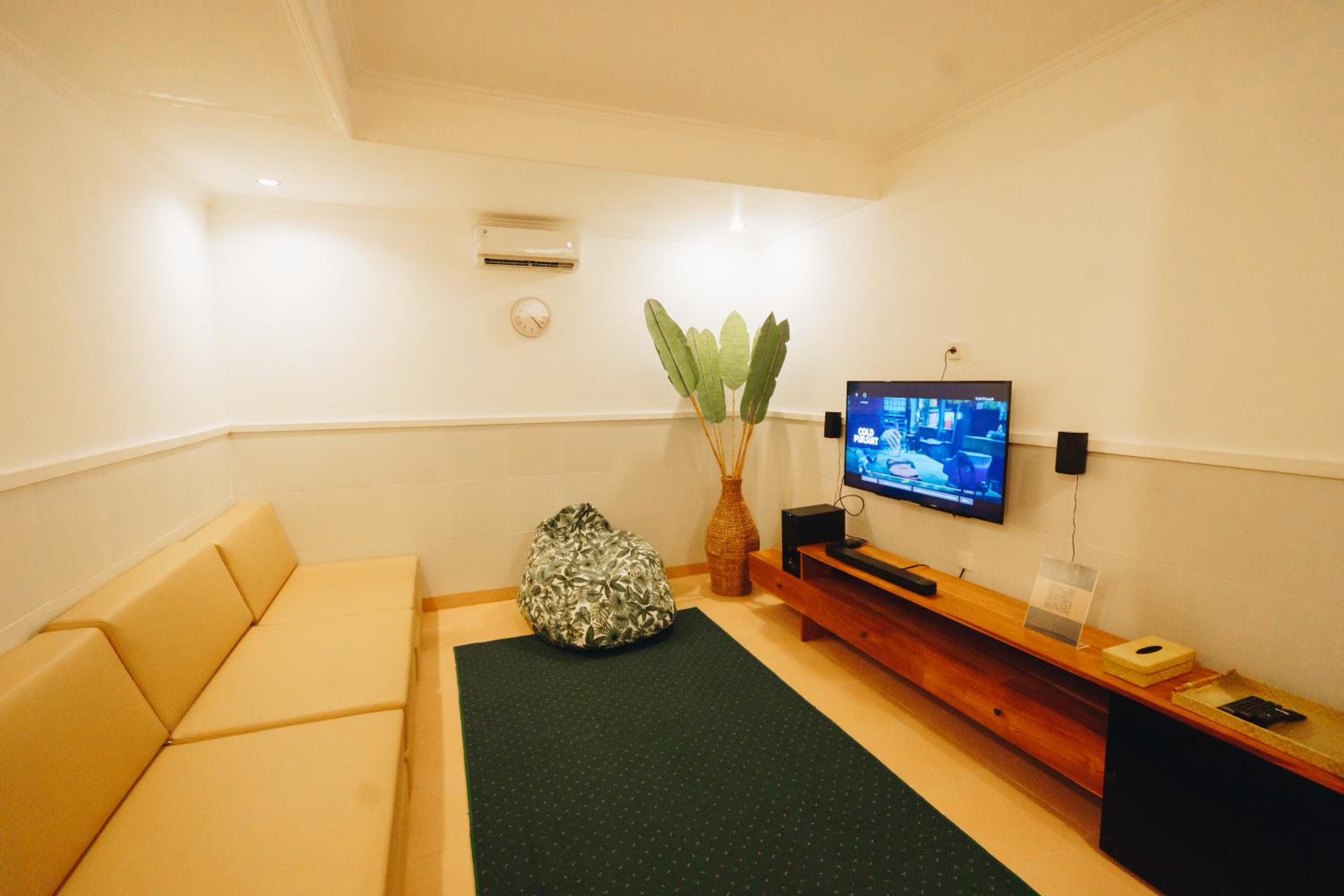 Two-Bedroom Villa - Photo 35
