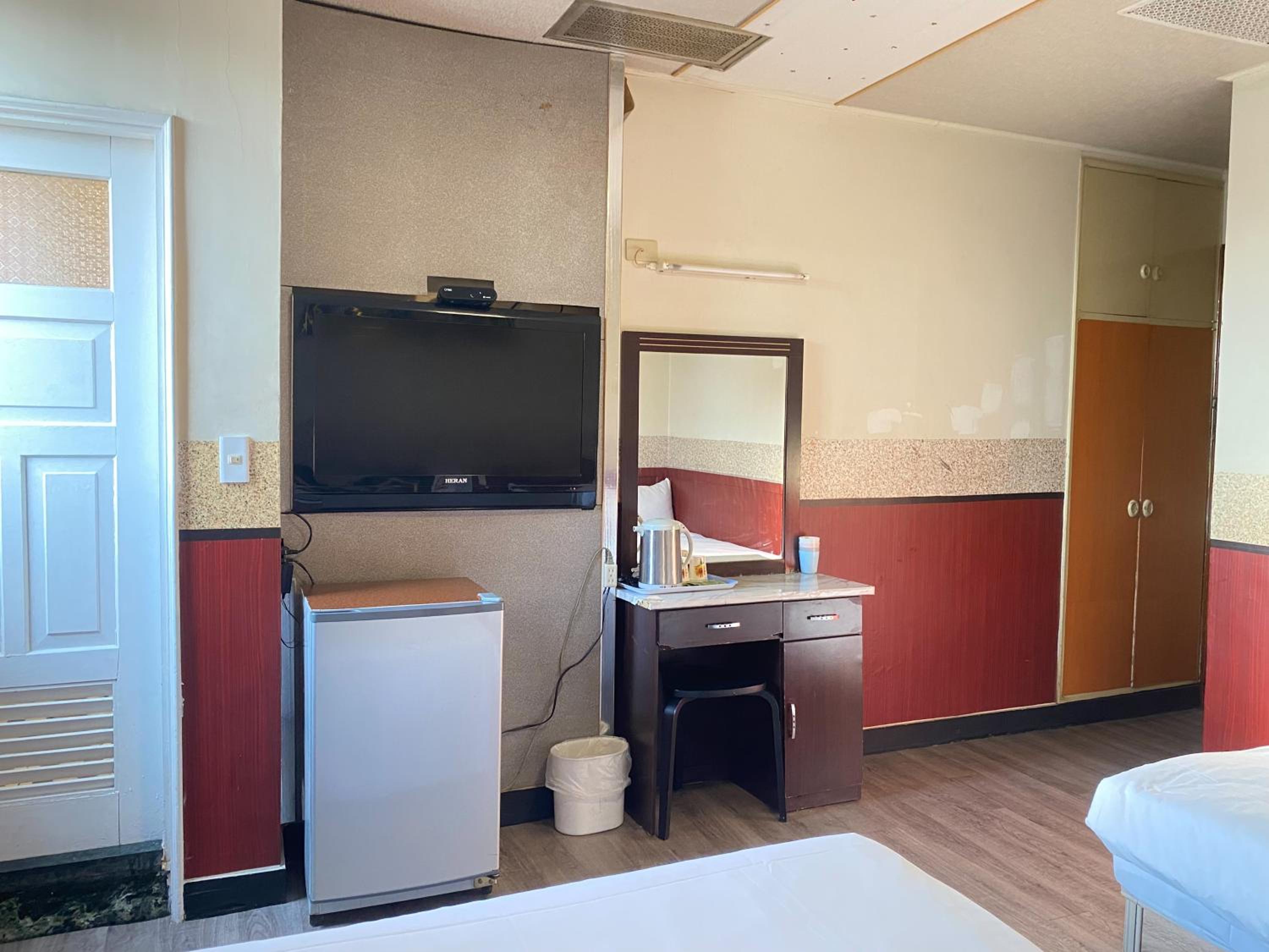 Economy Quadruple Room - Photo 1