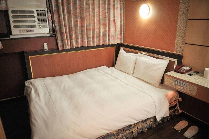 Economy Double Room - Photo 12