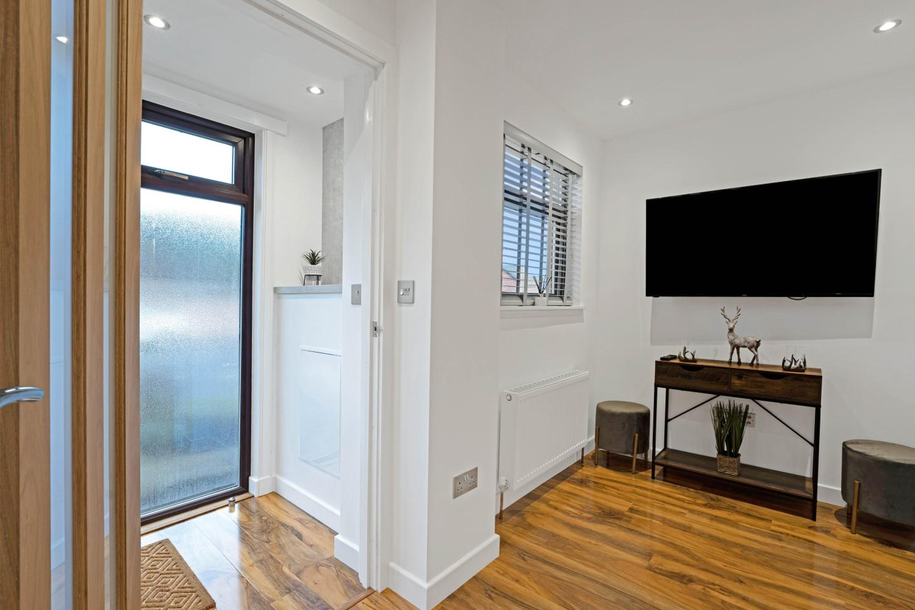 One-Bedroom House - Photo 2