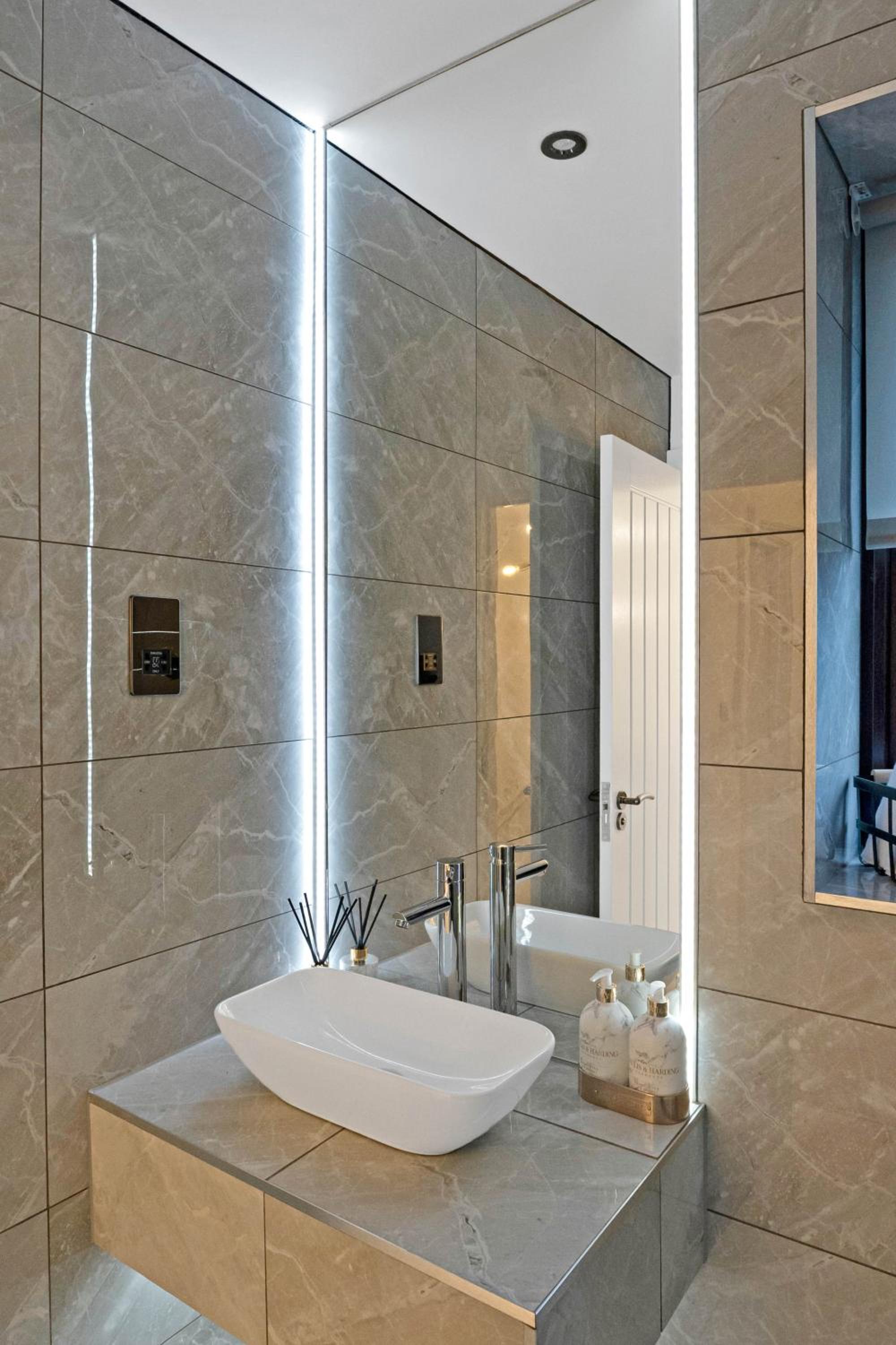 One-Bedroom House - Photo 27