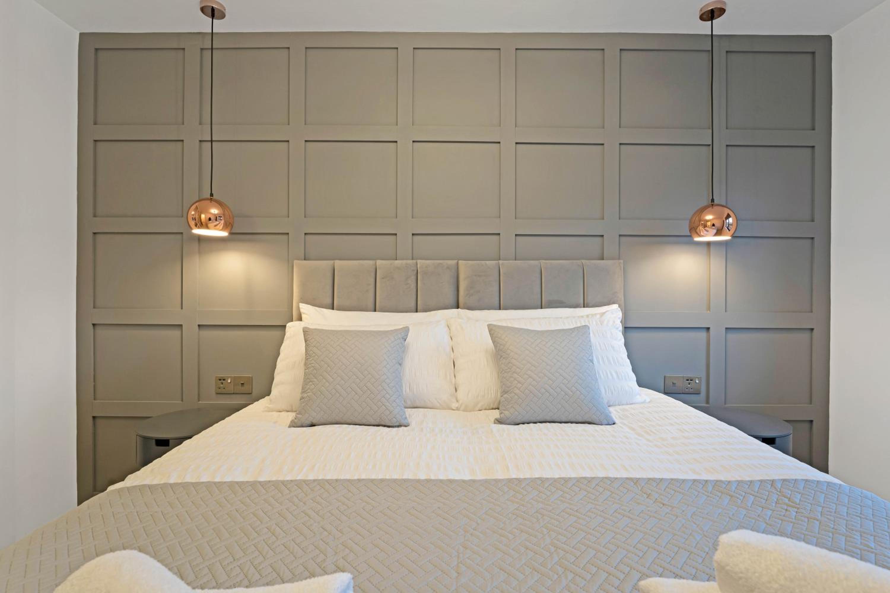 One-Bedroom House - Photo 32