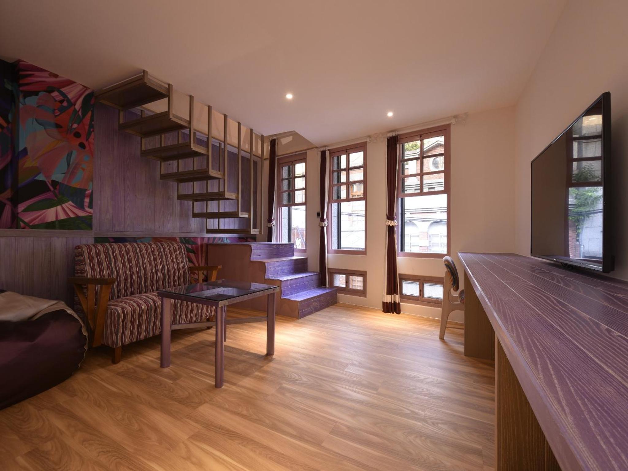 Superior Family Room photo 2
