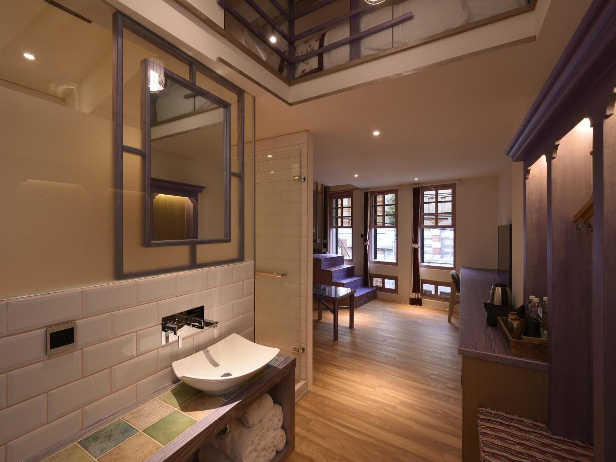 Superior Family Room photo 3