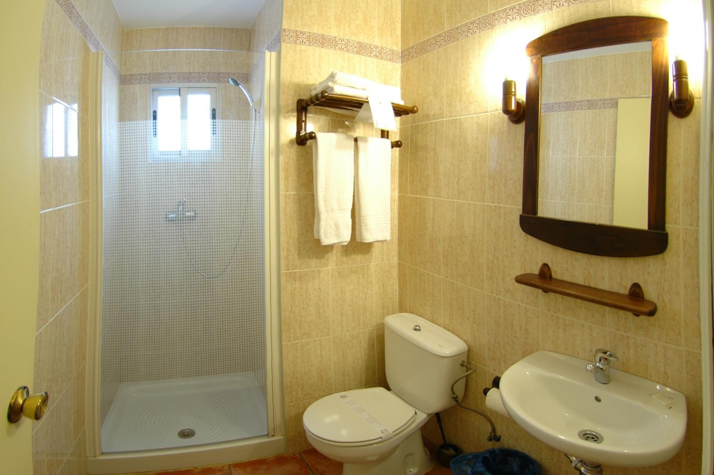 Twin Room - Photo 2