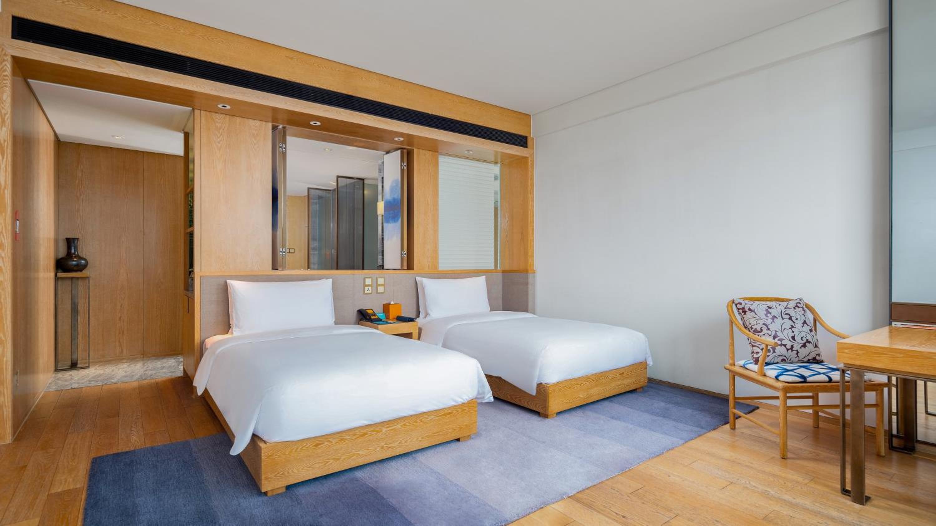 Standard Double Room with Two Double Beds and Lake View
