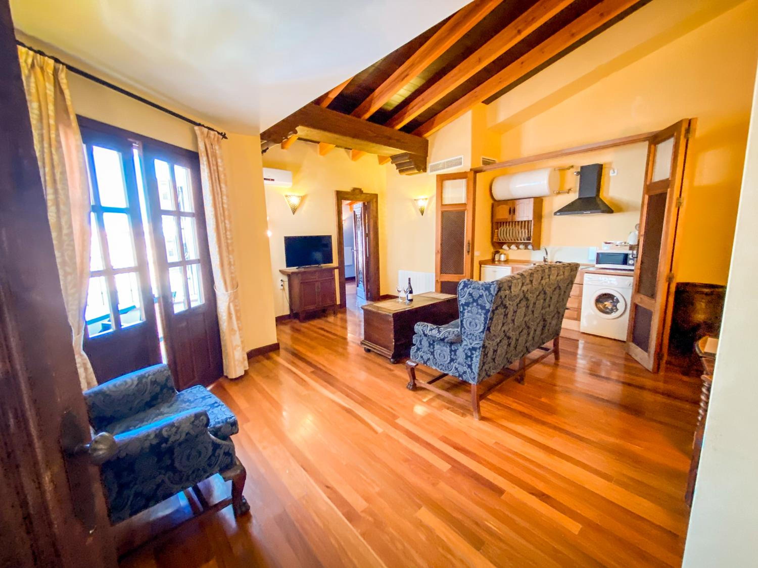 Apartment with Terrace - Photo 6
