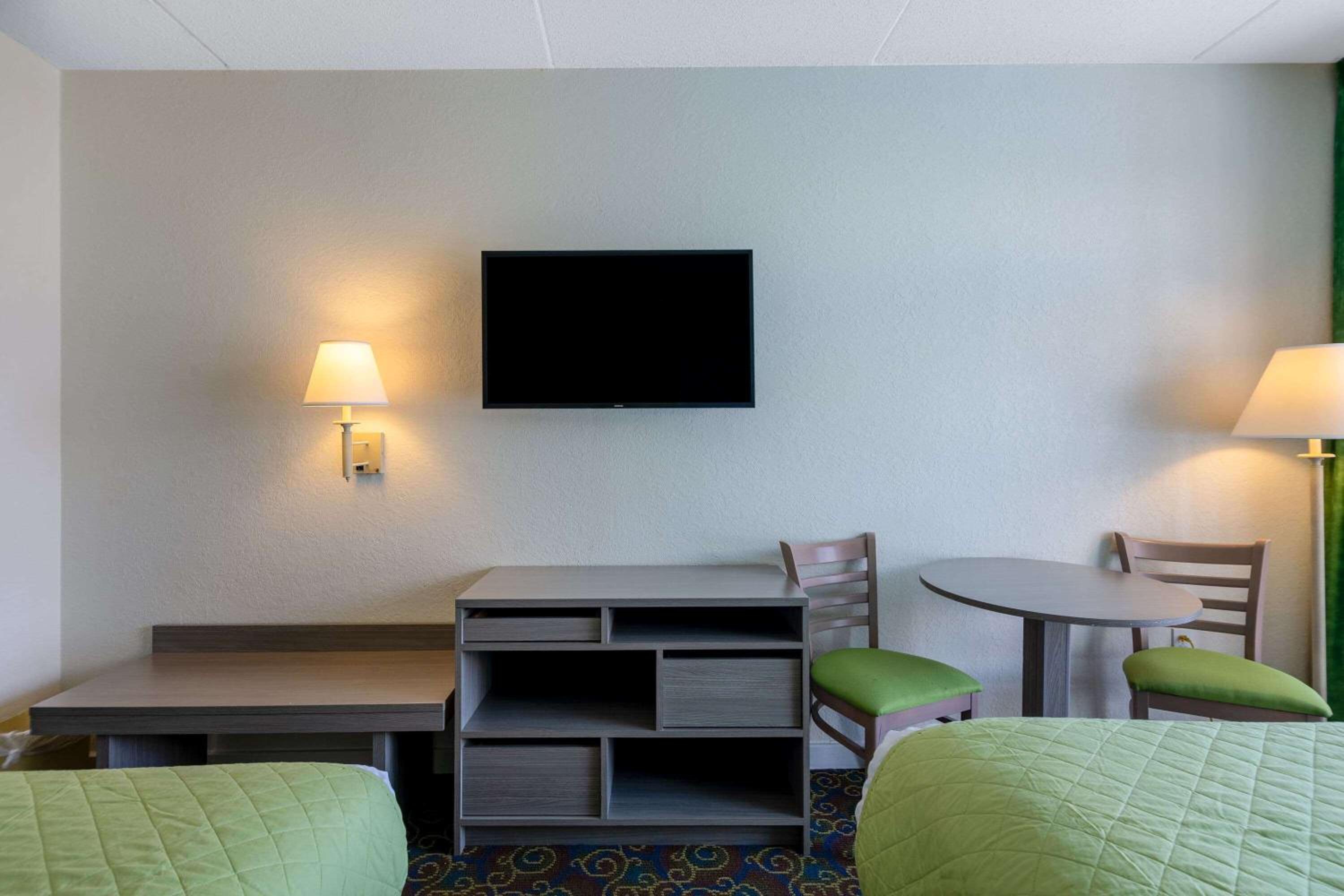 Standard Double Room with Two Double Beds with Street View - Non-Smoking - Photo 6