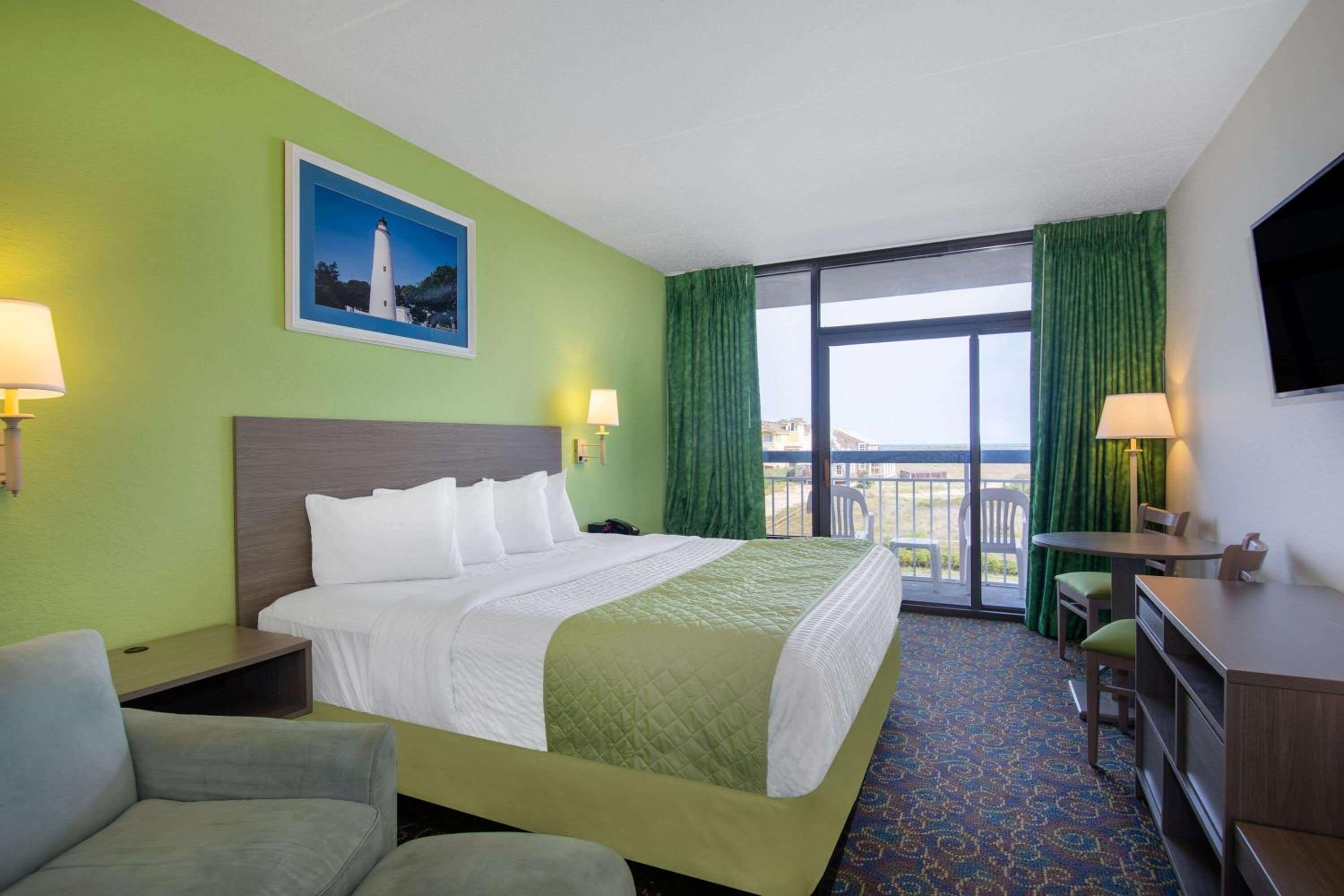 Standard King Room with Partial Ocean View - Non-Smoking  - Photo 1