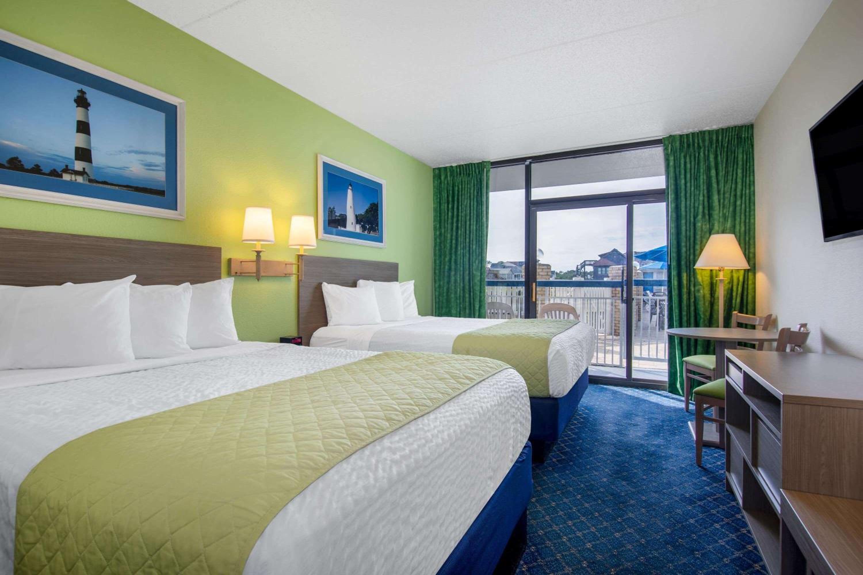 Standard Double Room with Two Double Beds with Pool View - Non-Smoking - Photo 1