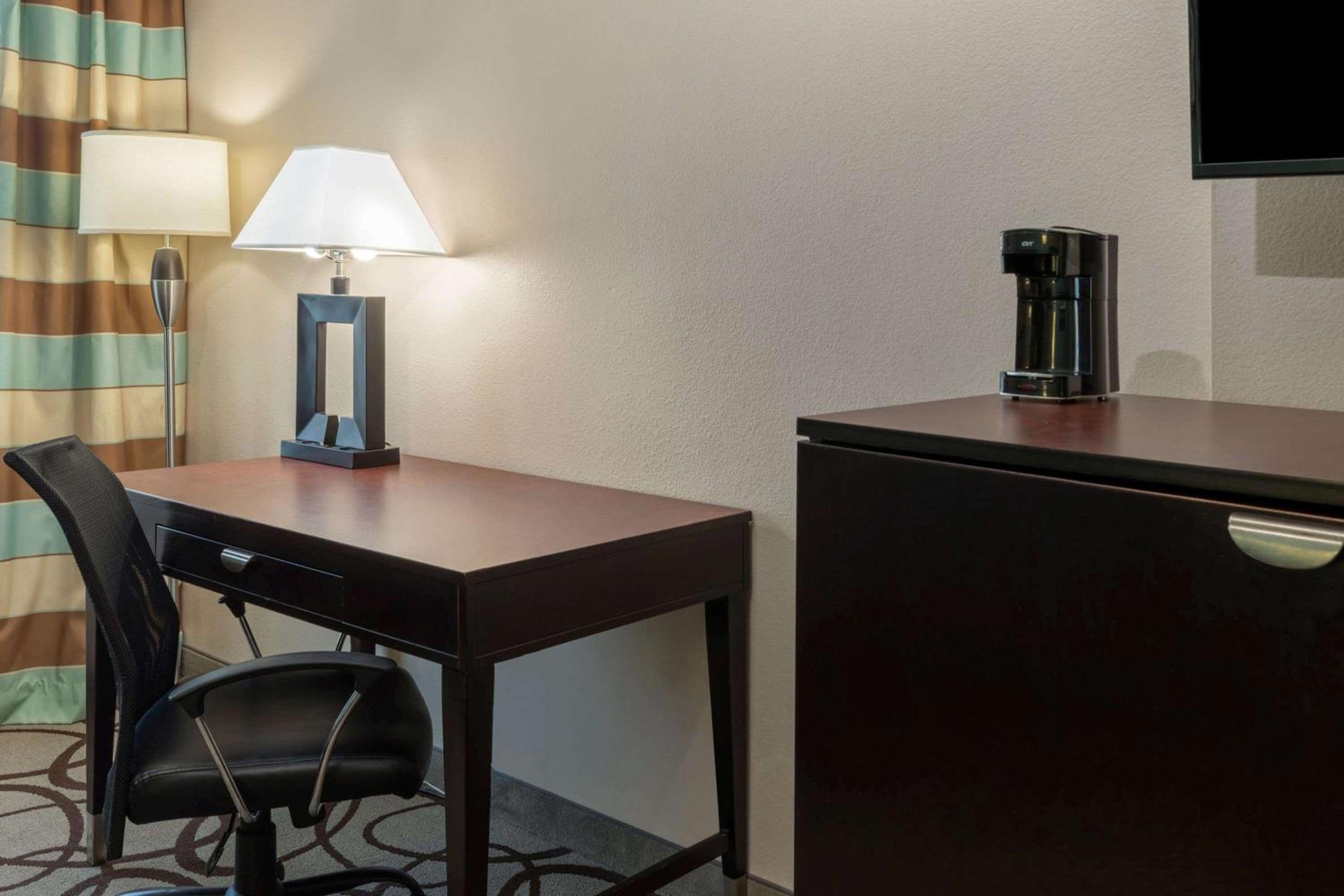 King Room - Mobility Access/Non-Smoking - Photo 4