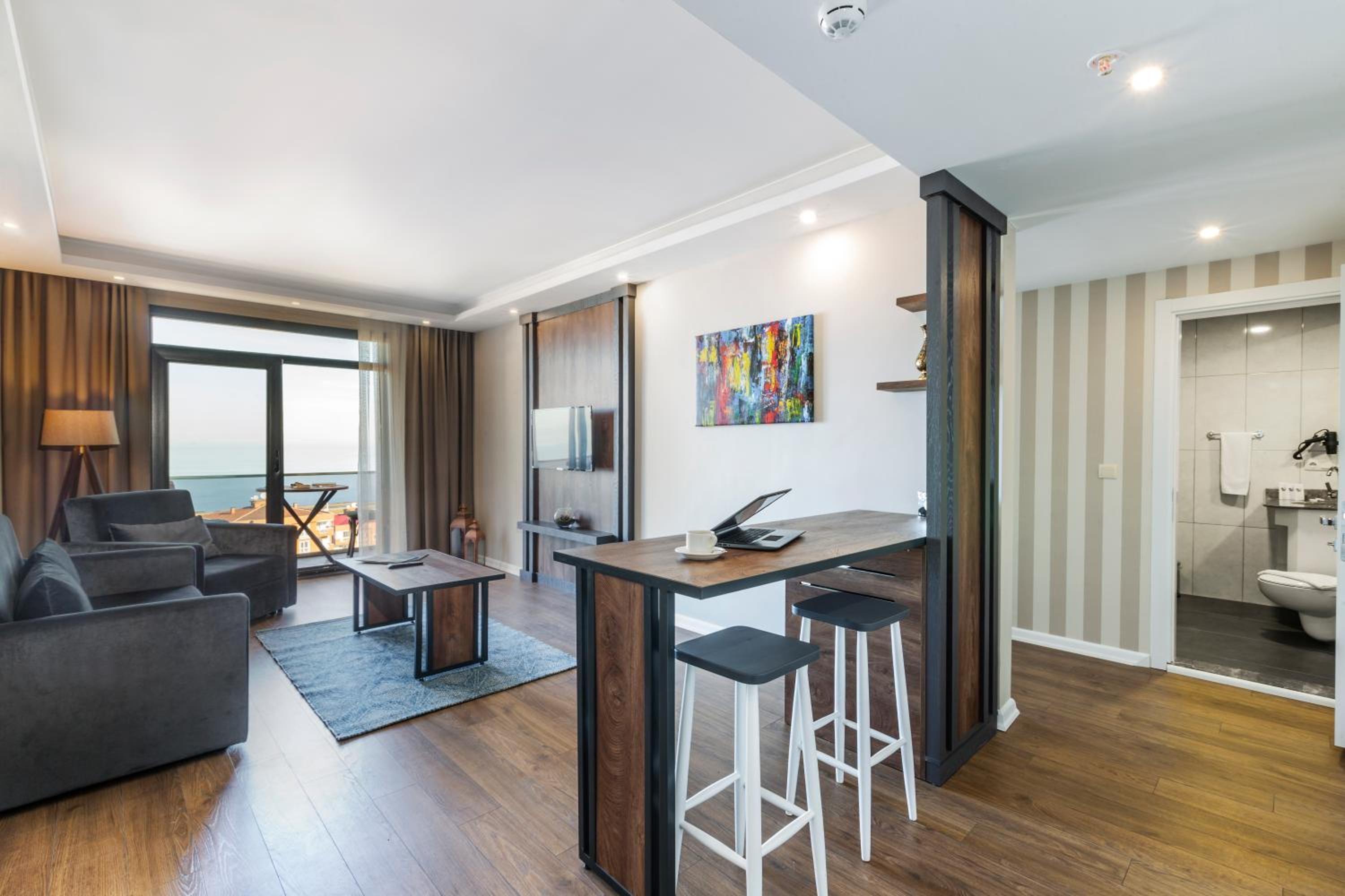 Superior Suite with Sea View - Photo 3