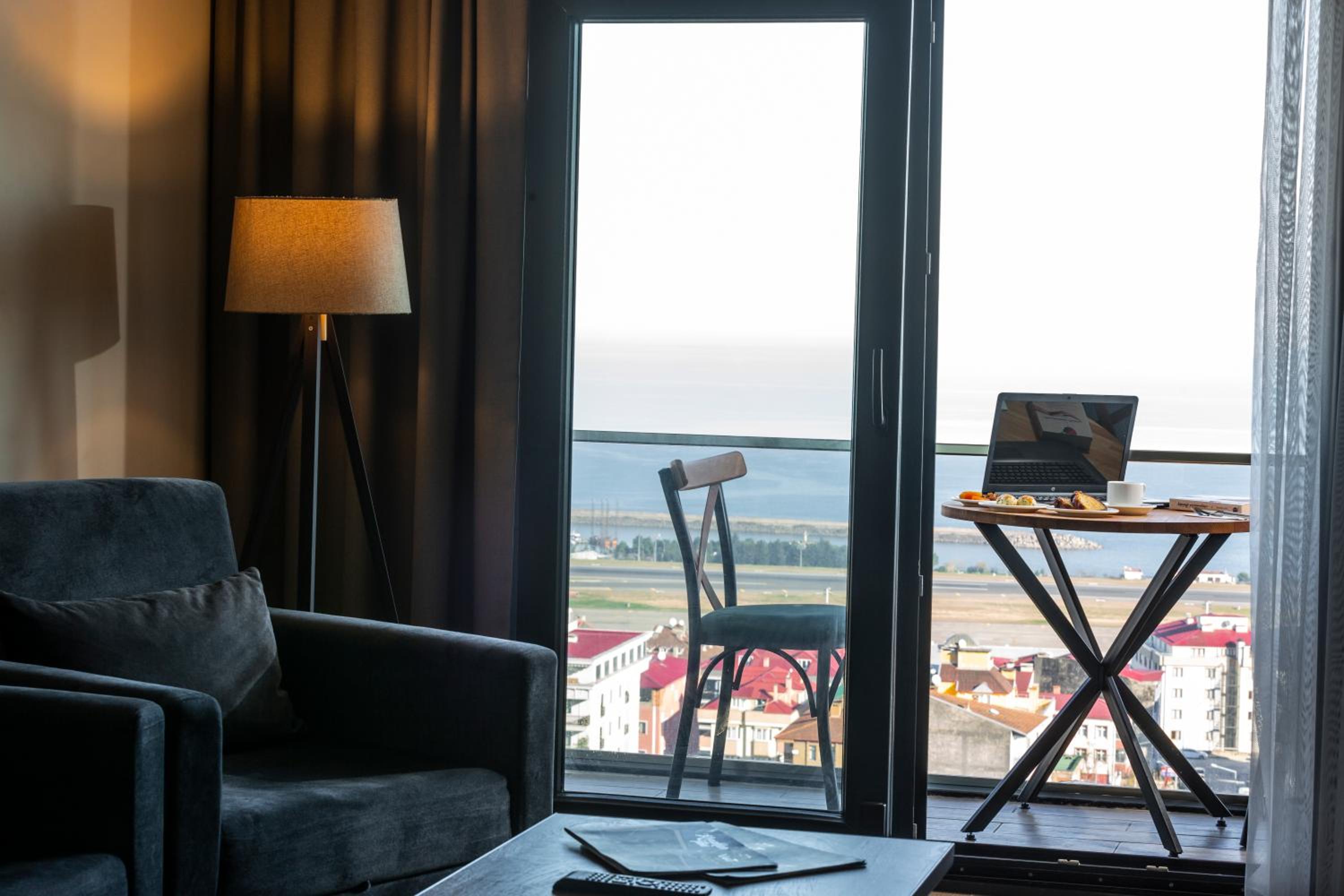 Superior Suite with Sea View - Photo 7