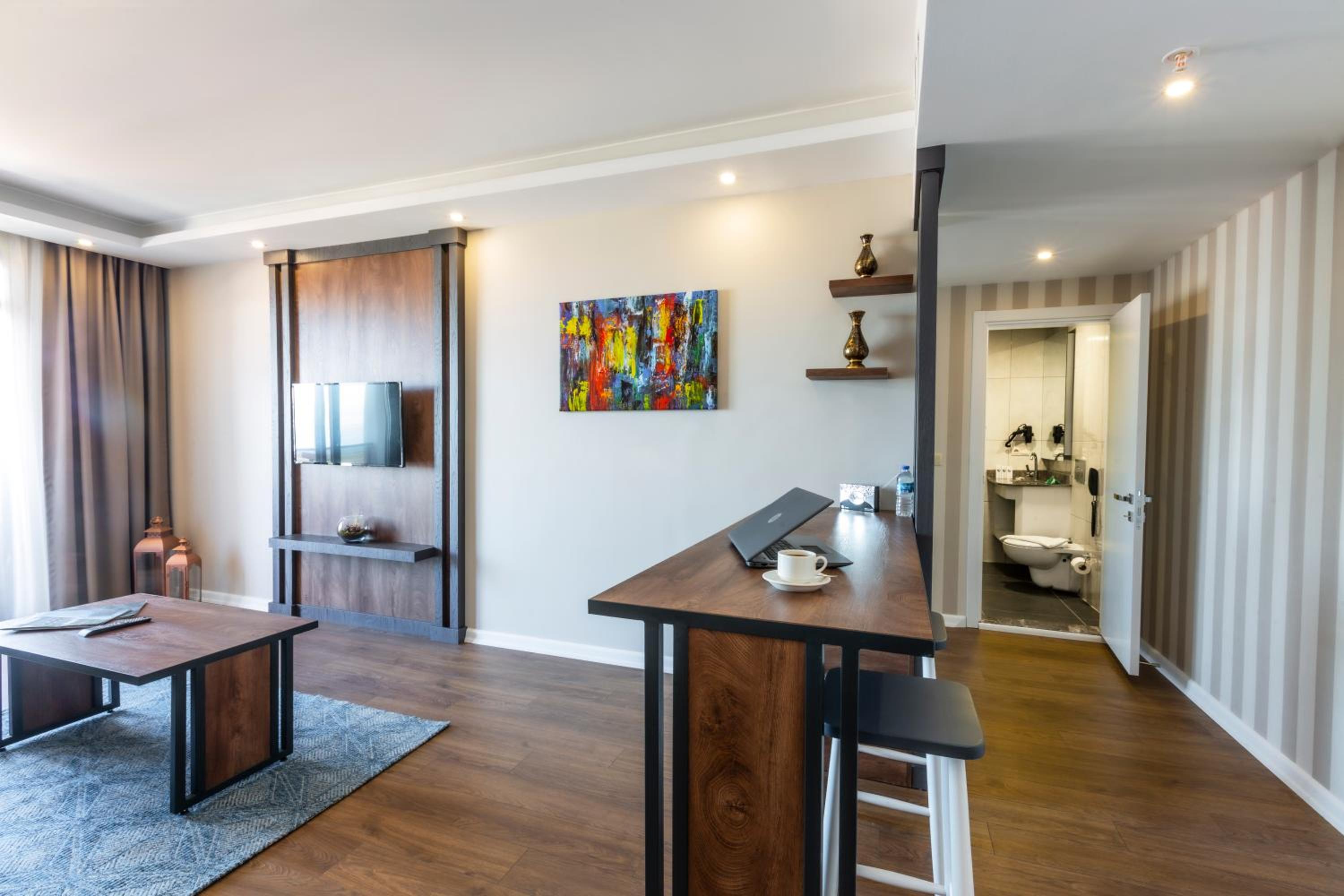 Suite - Photo 3