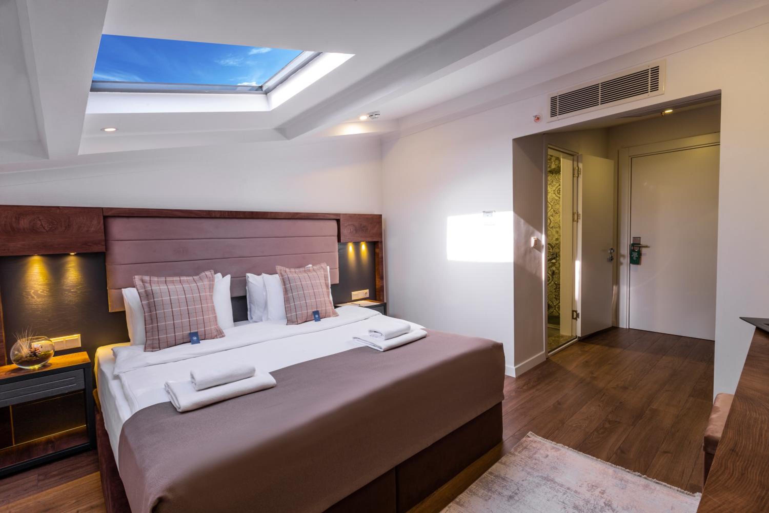 Budget Double Room - Photo 4