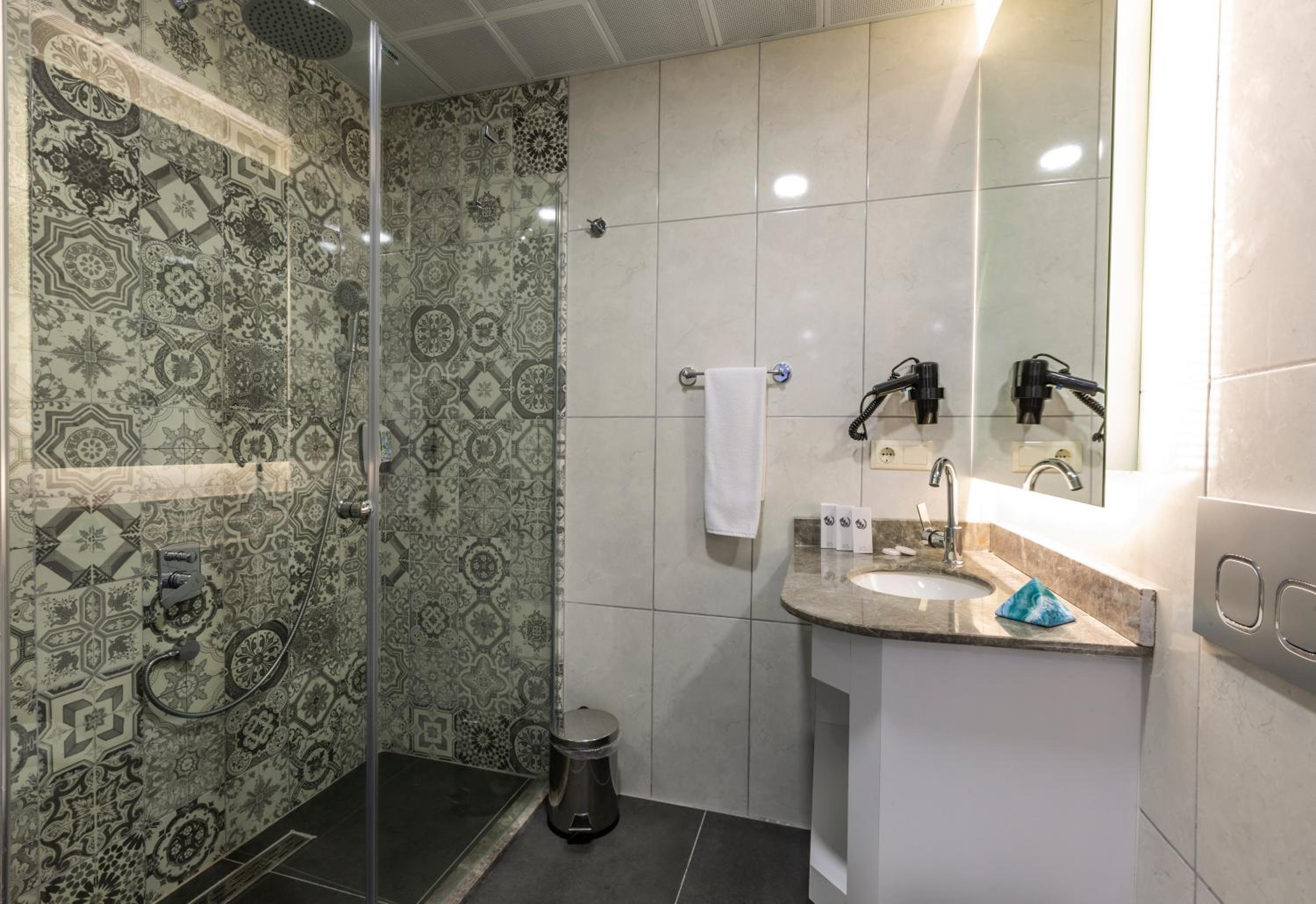 Deluxe Double or Twin Room with City View - Photo 2