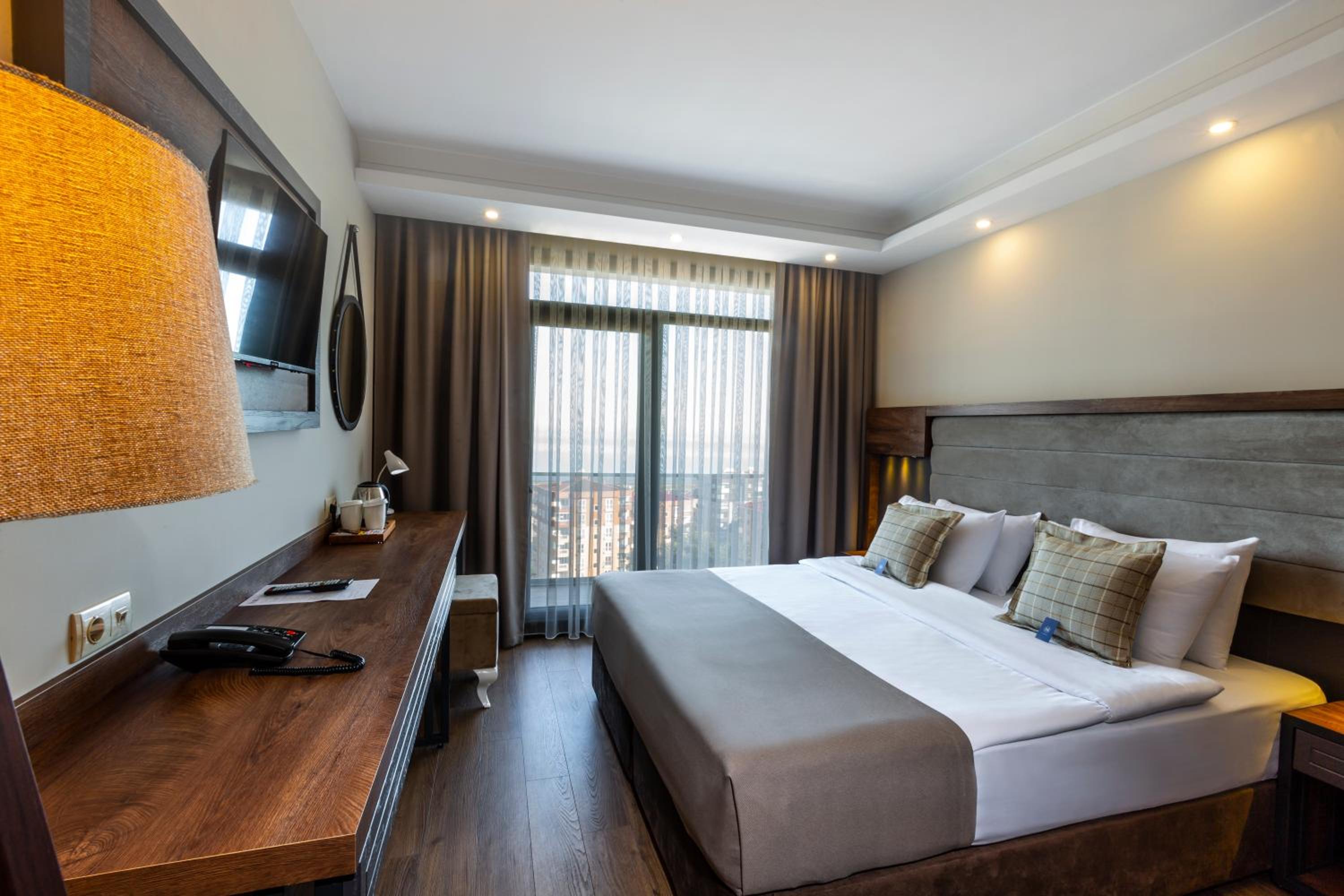 Deluxe Double or Twin Room with City View - Photo 1