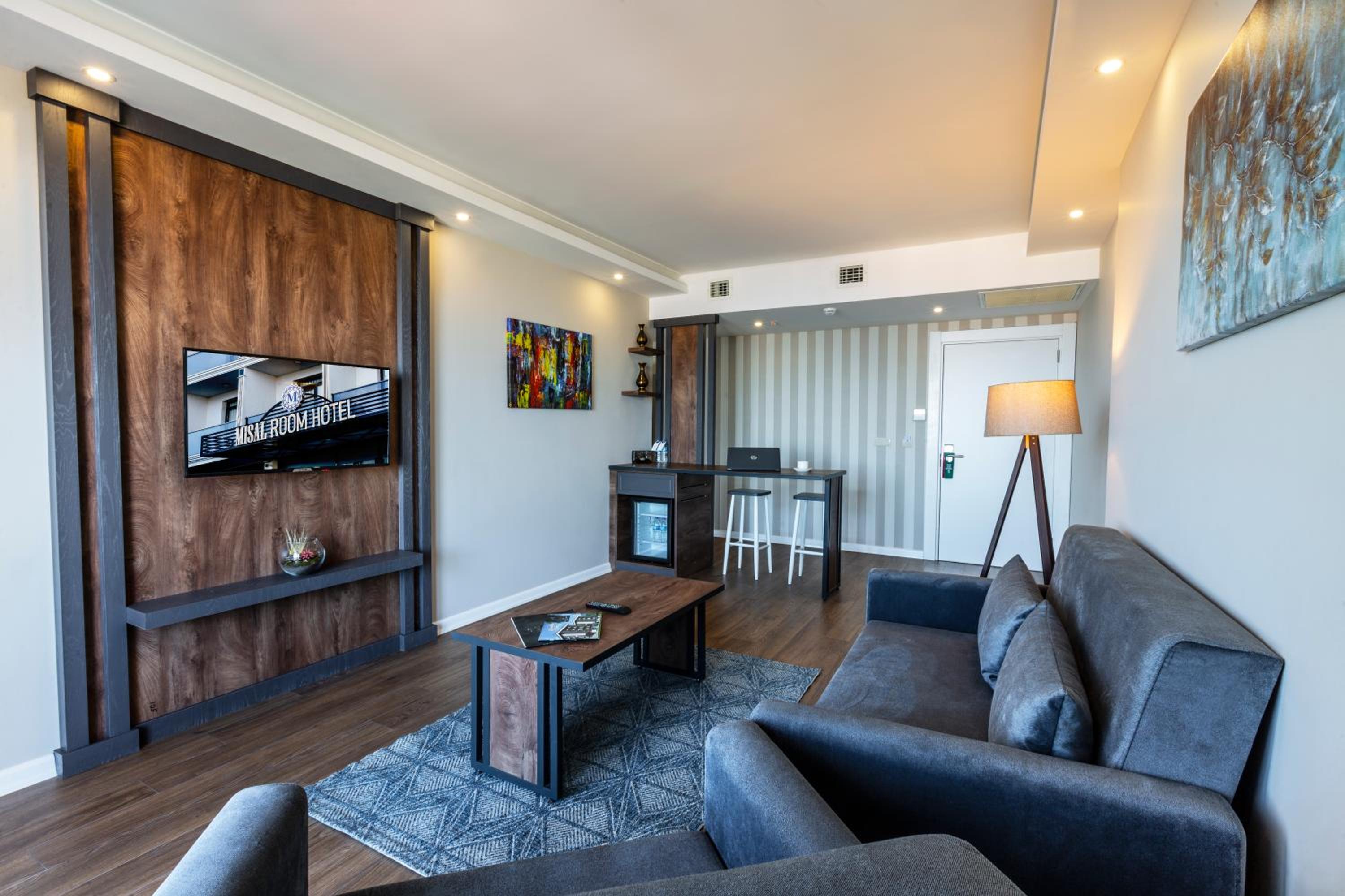Suite - Photo 5