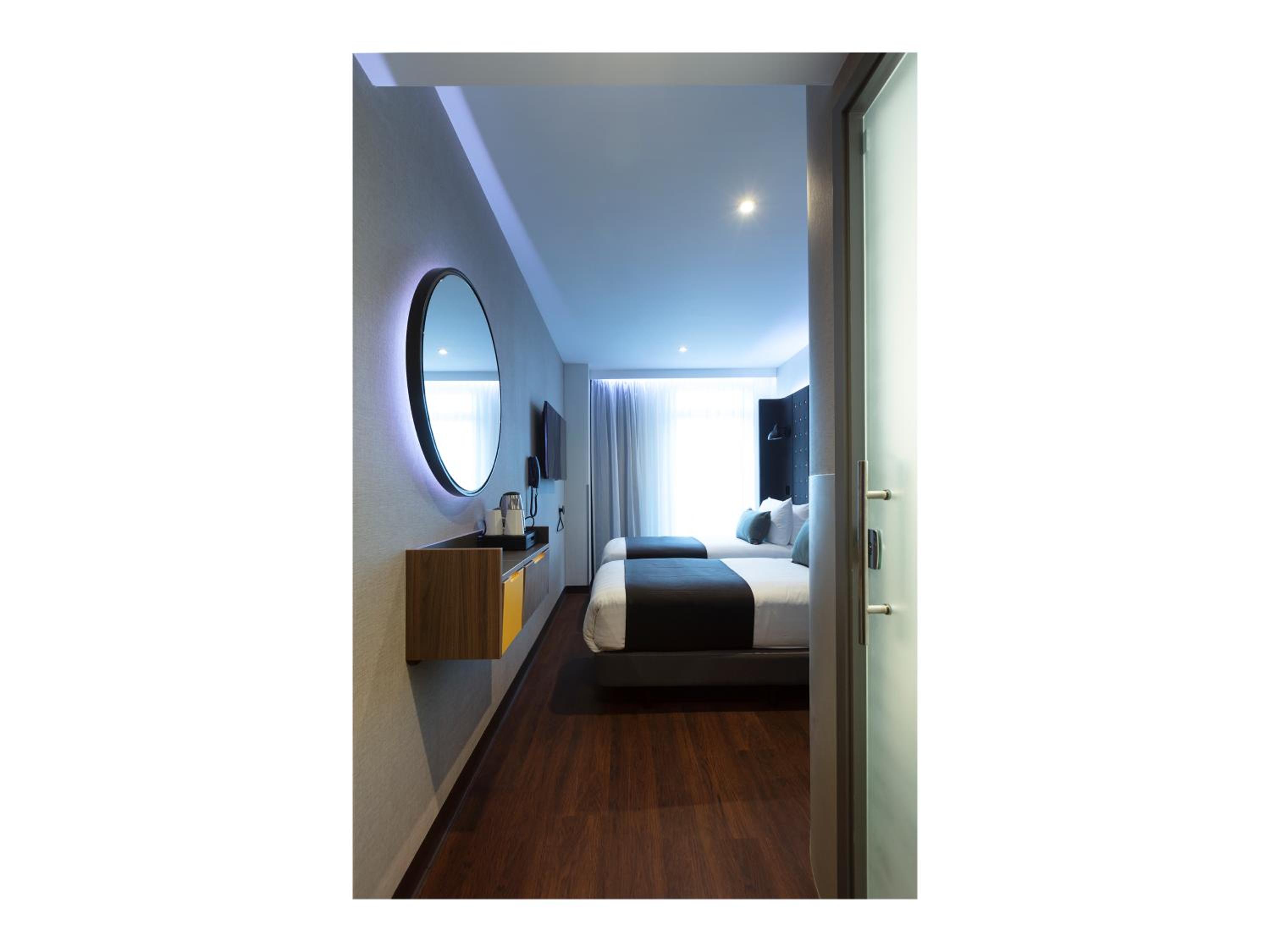 Comfy Twin Room thumbnail 6