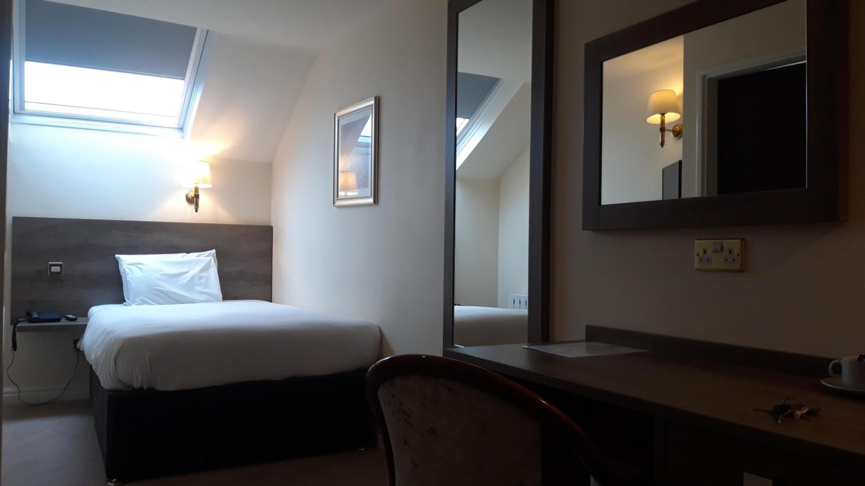 Single Room photo 3