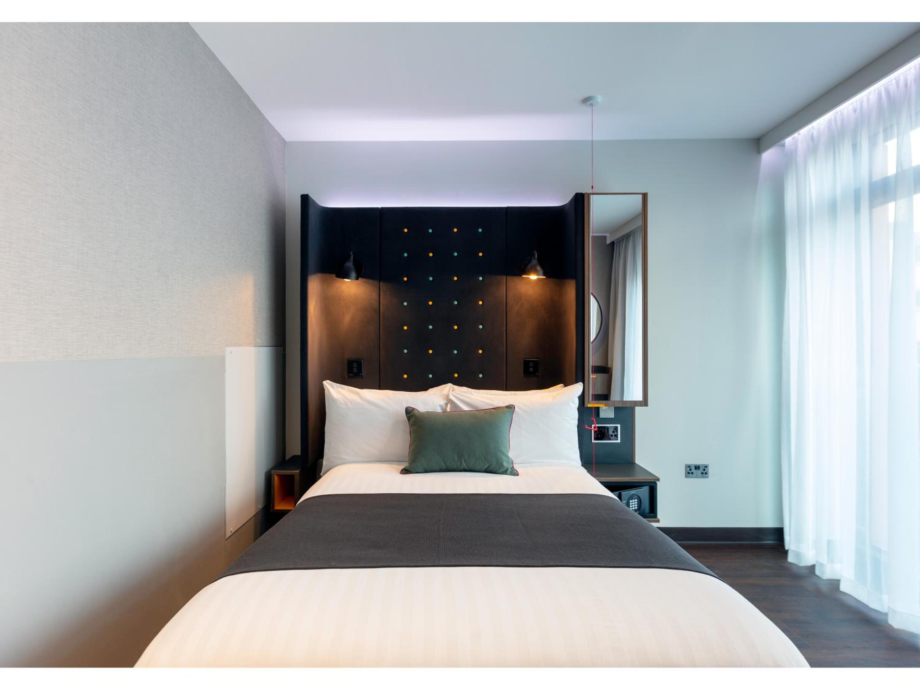 Accessible Double Room with Window