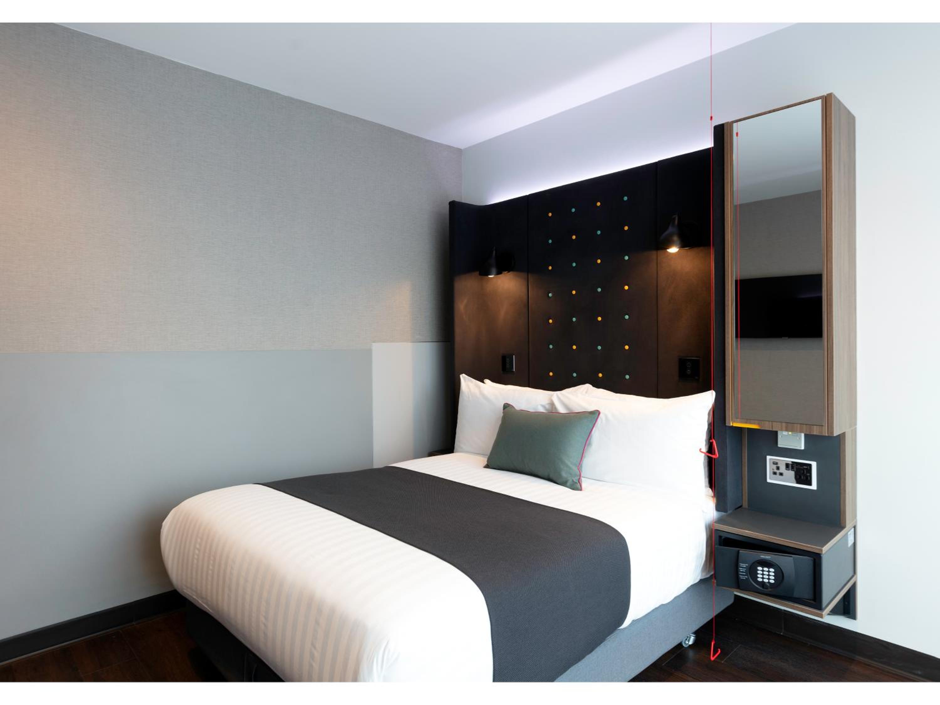 Accessible Double Room with Window