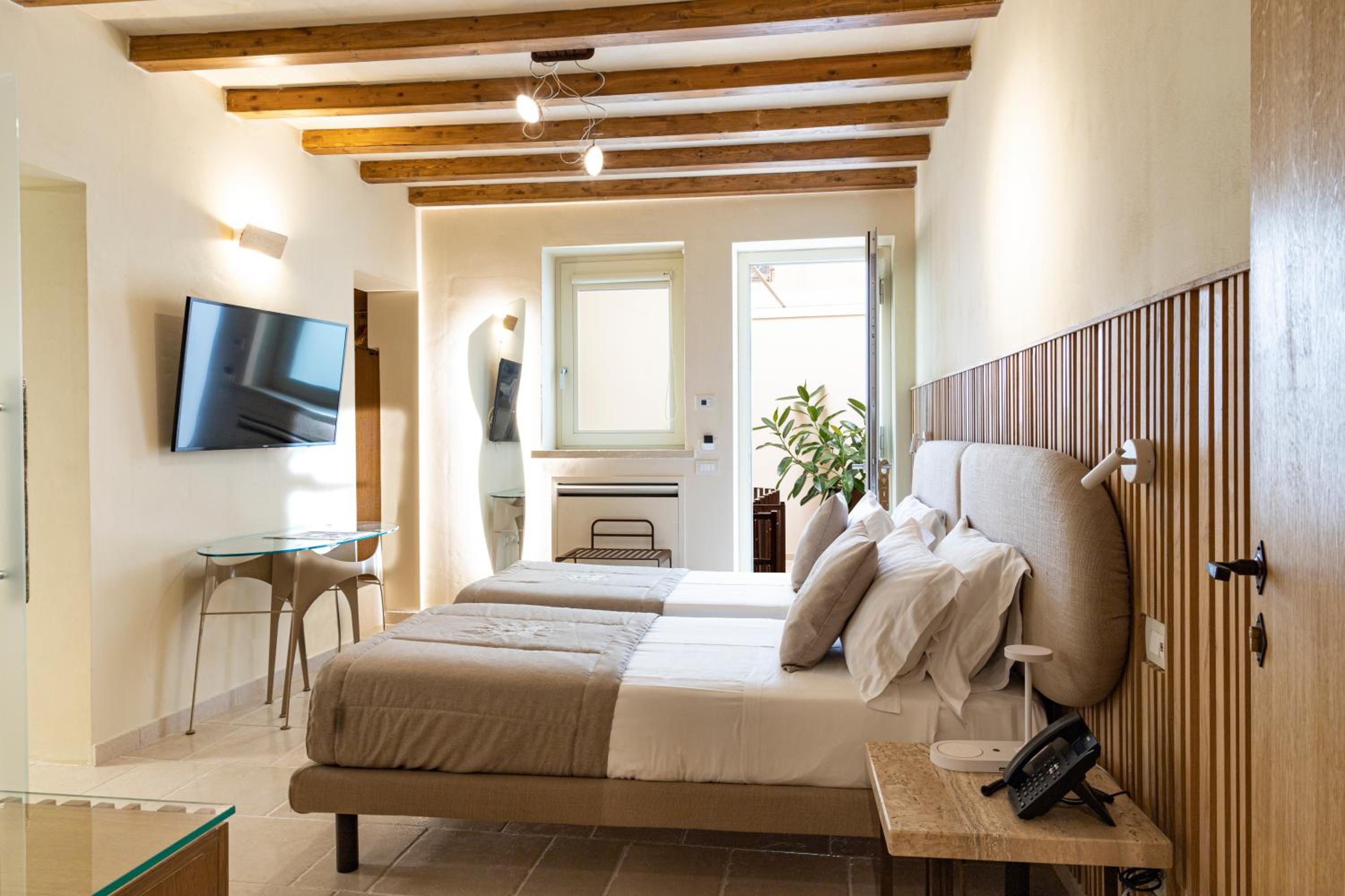 Standard Double Room - Photo 2