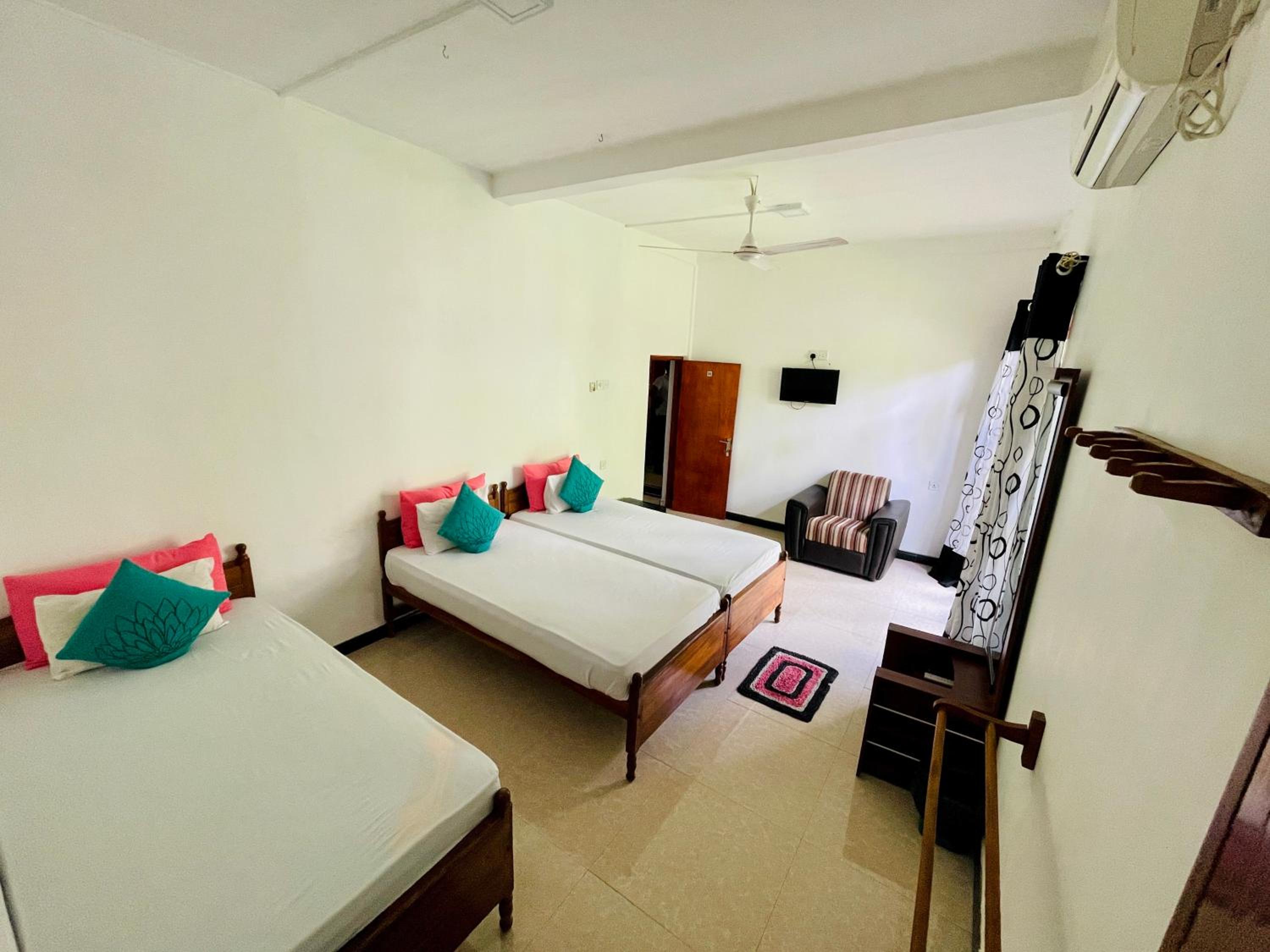 Budget Triple Room photo 2