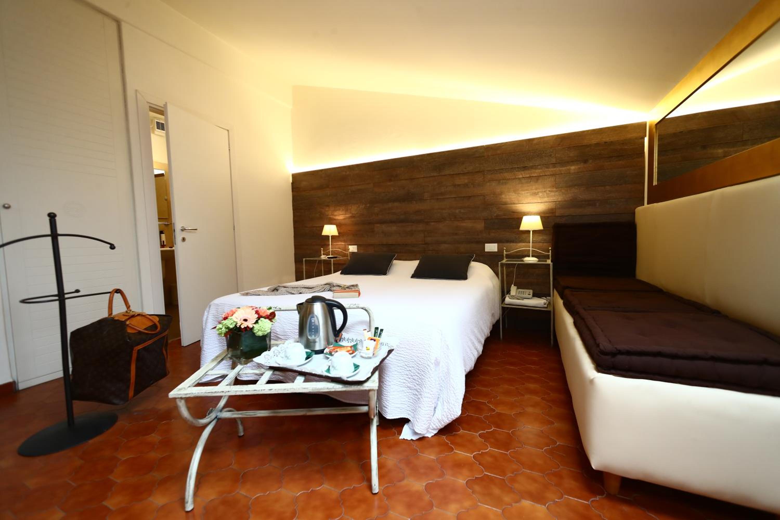 Superior Twin or Double Room - Photo 4