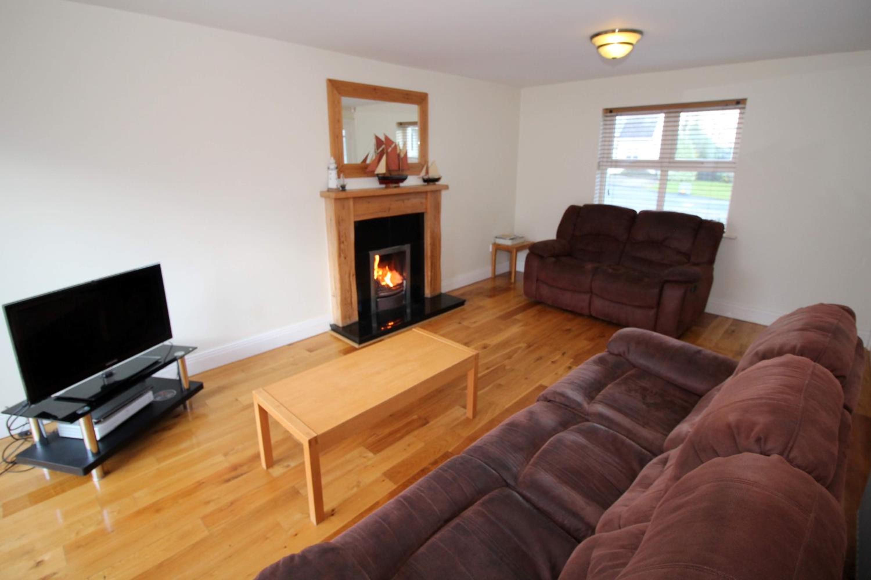 Three-Bedroom House photo 3
