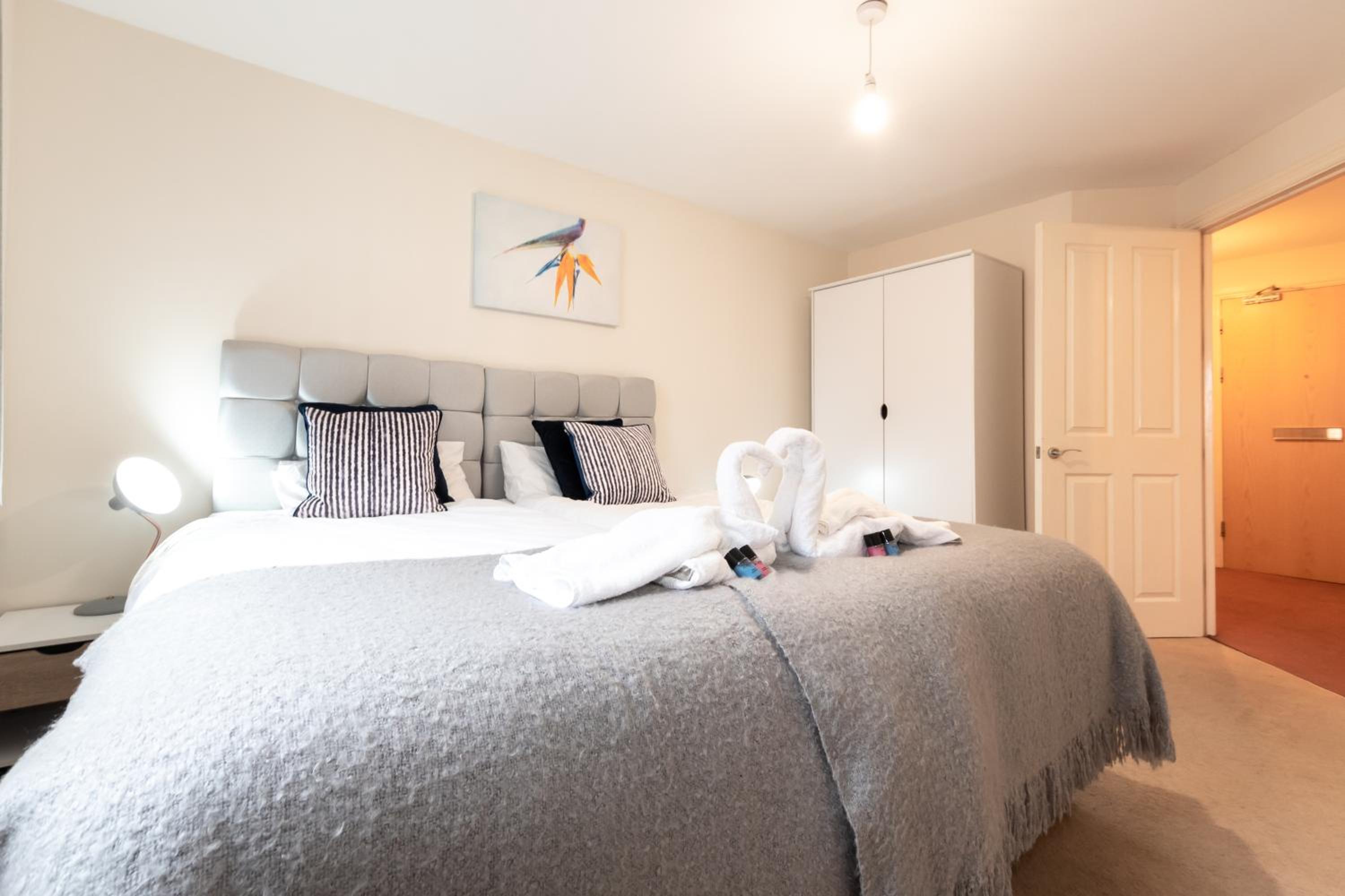 Three-Bedroom Apartment - Photo 6