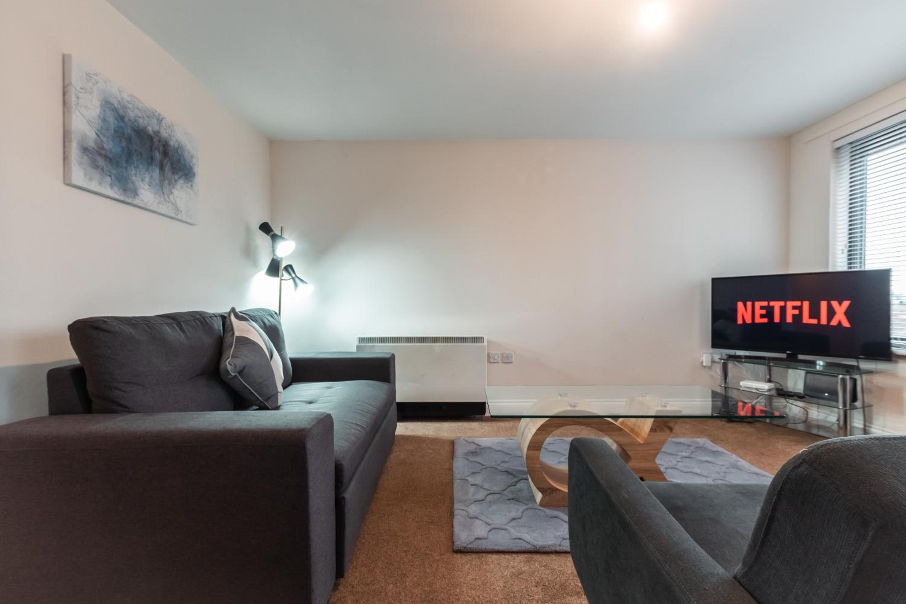 Three-Bedroom Apartment - Photo 7