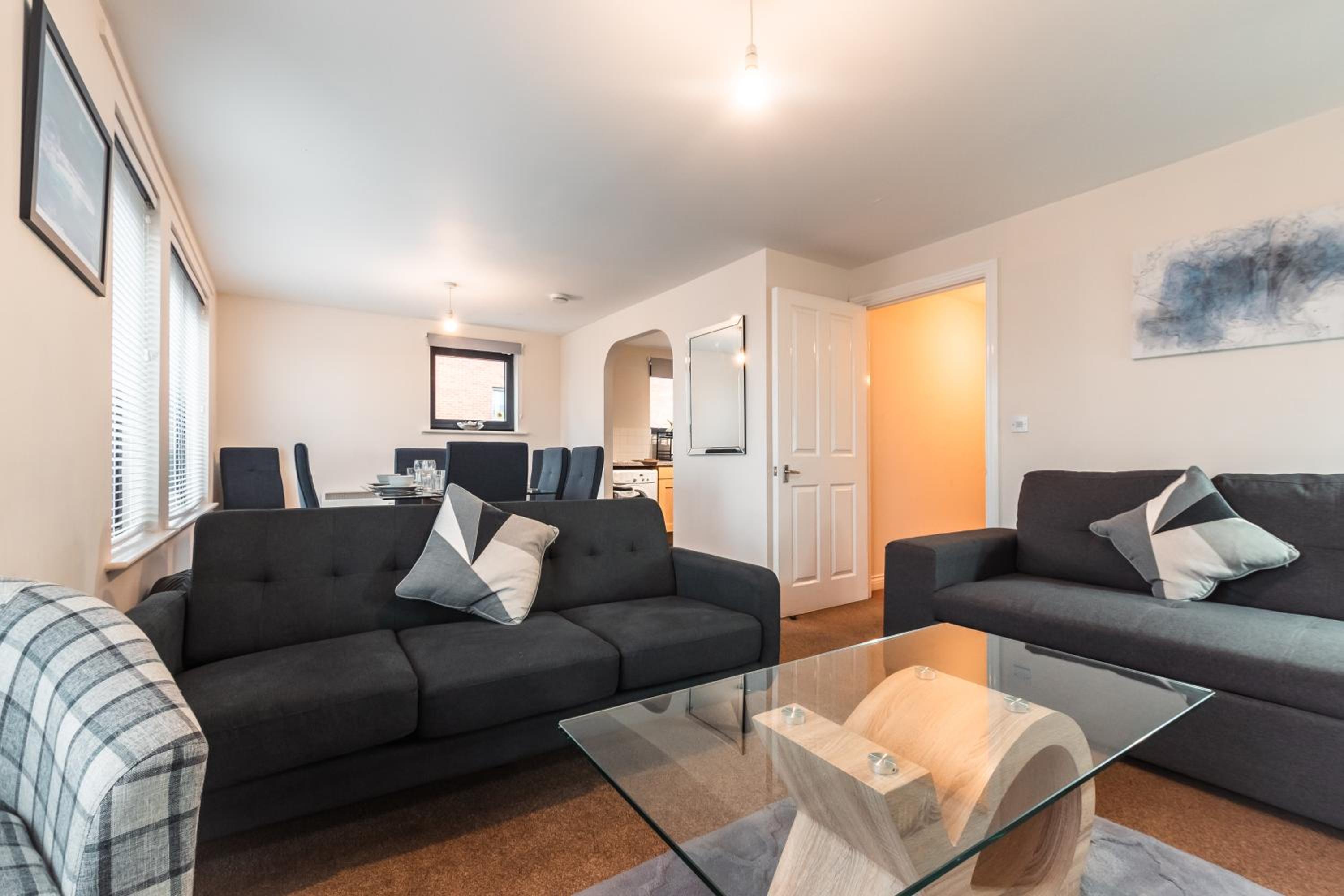 Three-Bedroom Apartment - Photo 11