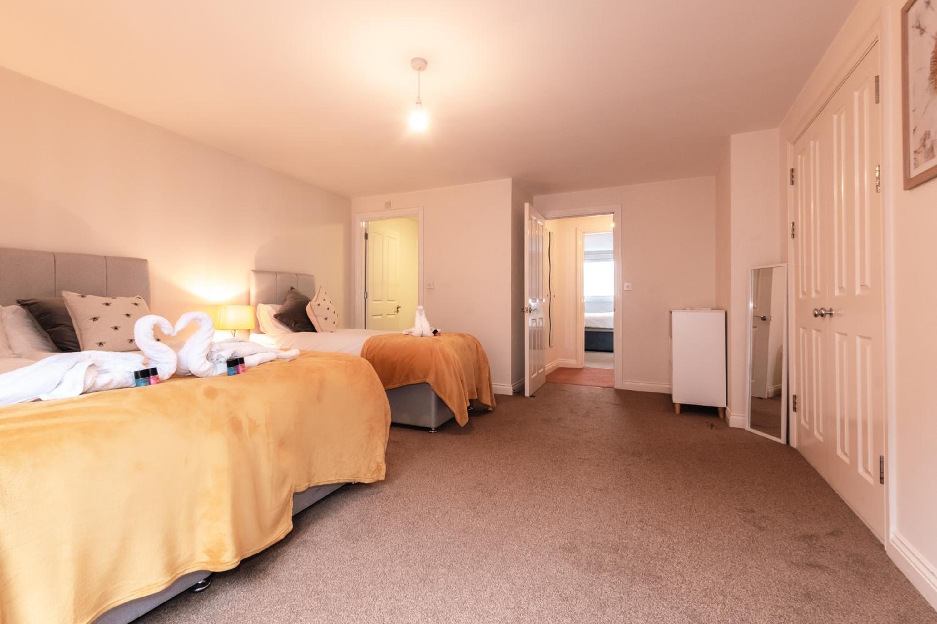 Three-Bedroom Apartment - Photo 35