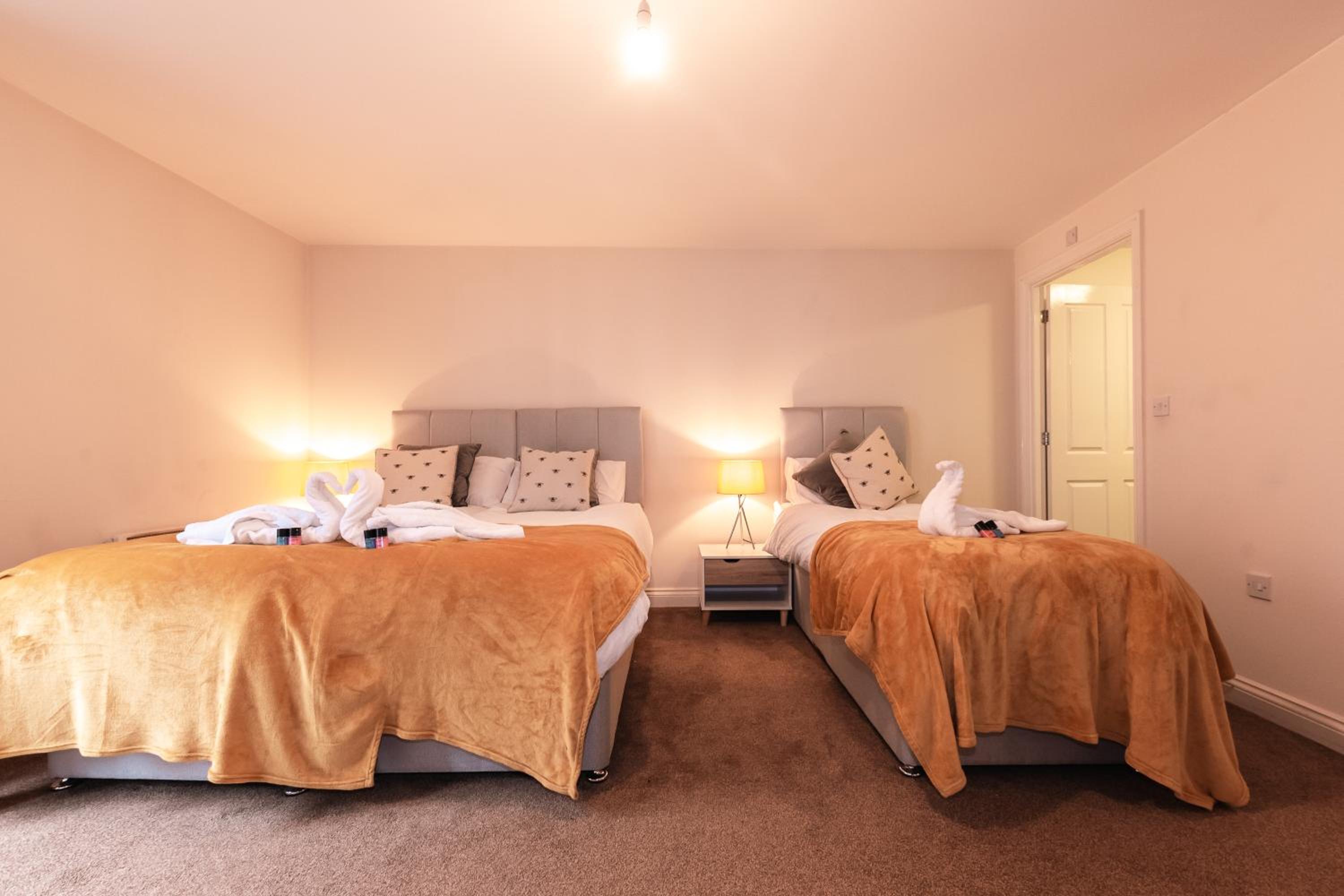 Three-Bedroom Apartment - Photo 38