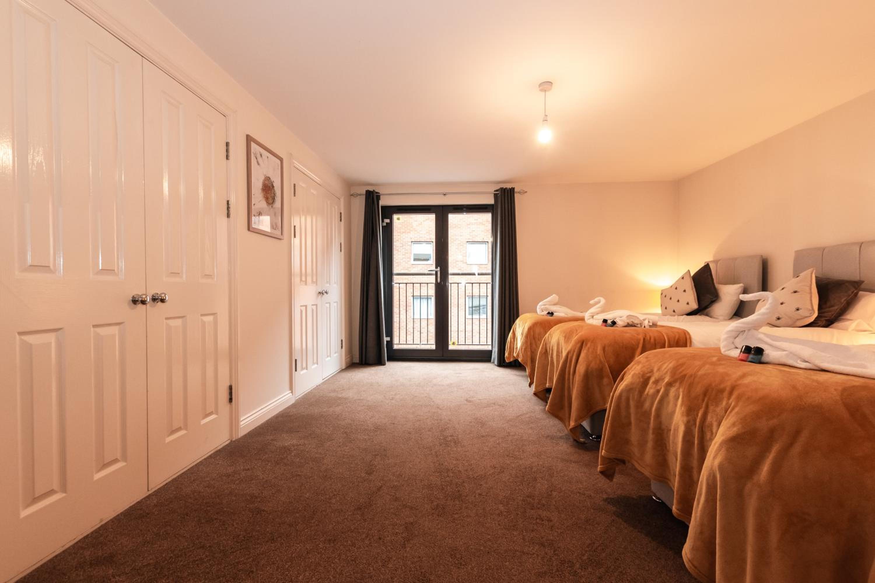 Three-Bedroom Apartment - Photo 41