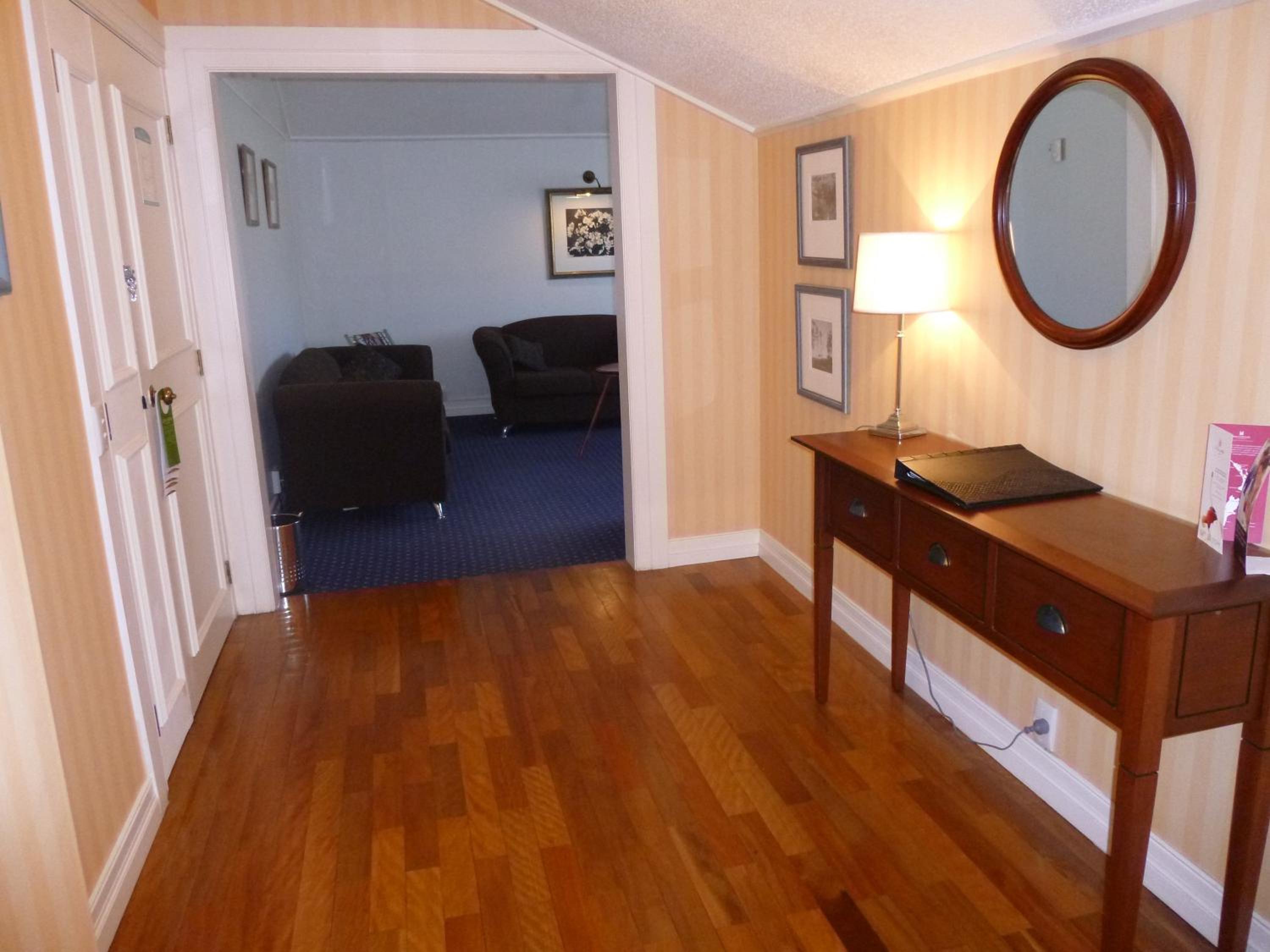 King Suite with Club Lounge Access - Adult Only thumbnail 6