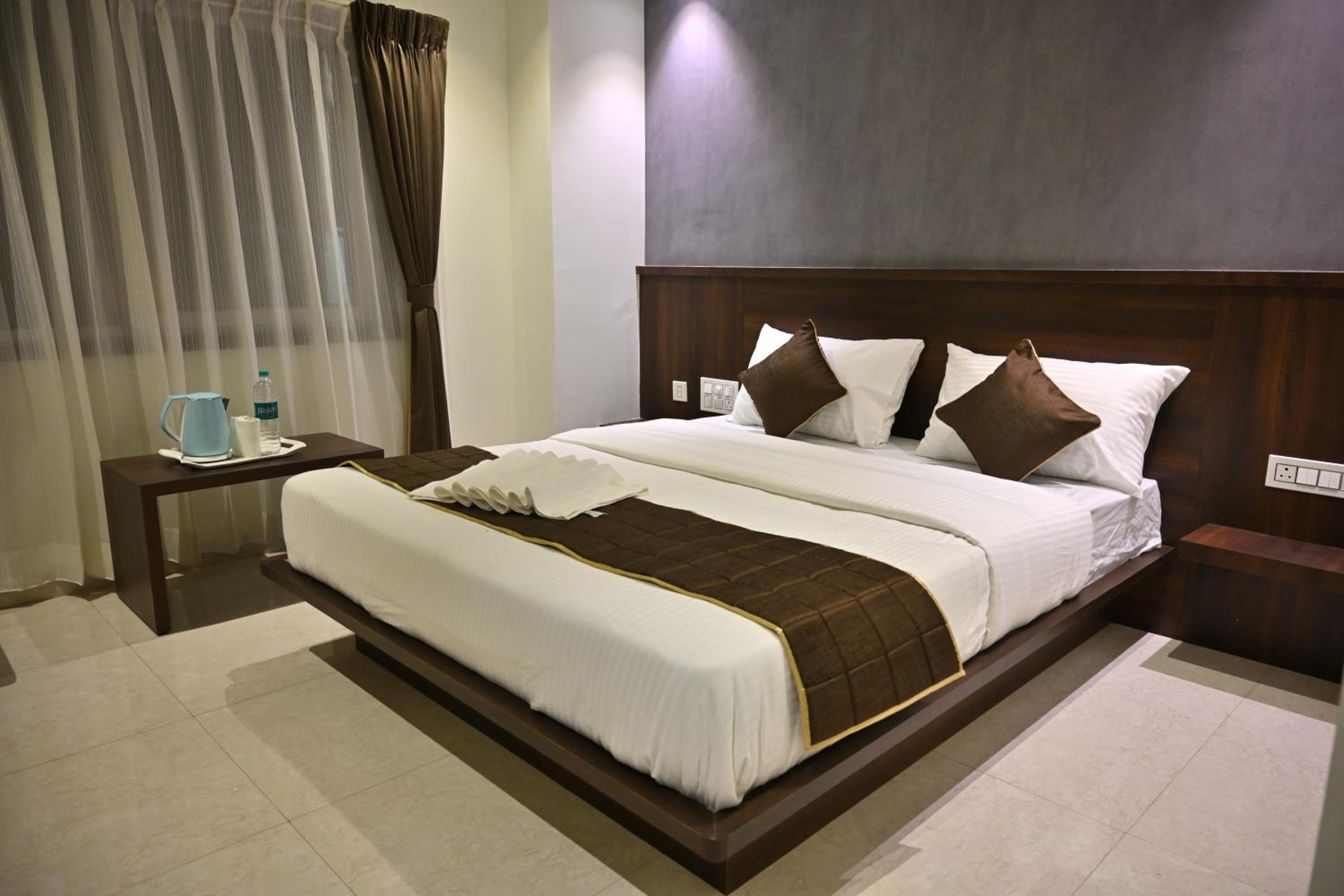 Deluxe Queen Room